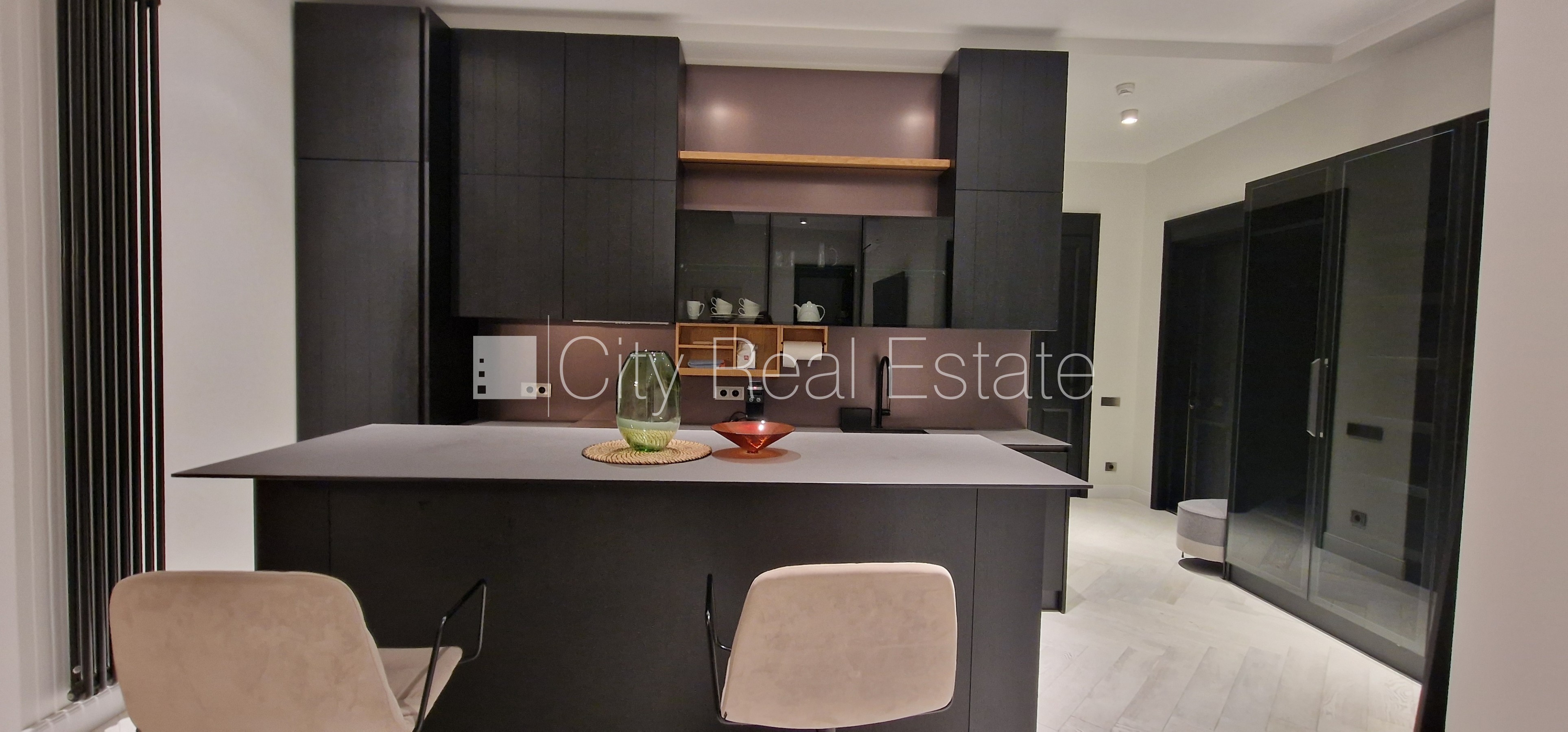 Sludinājumi. Jaunceltne, fasādes māja, zaļā teritorija, labiekārtota apzaļumota teritorija, slēgta teritorija, Cena: 5100 EUR/mēn Foto #8