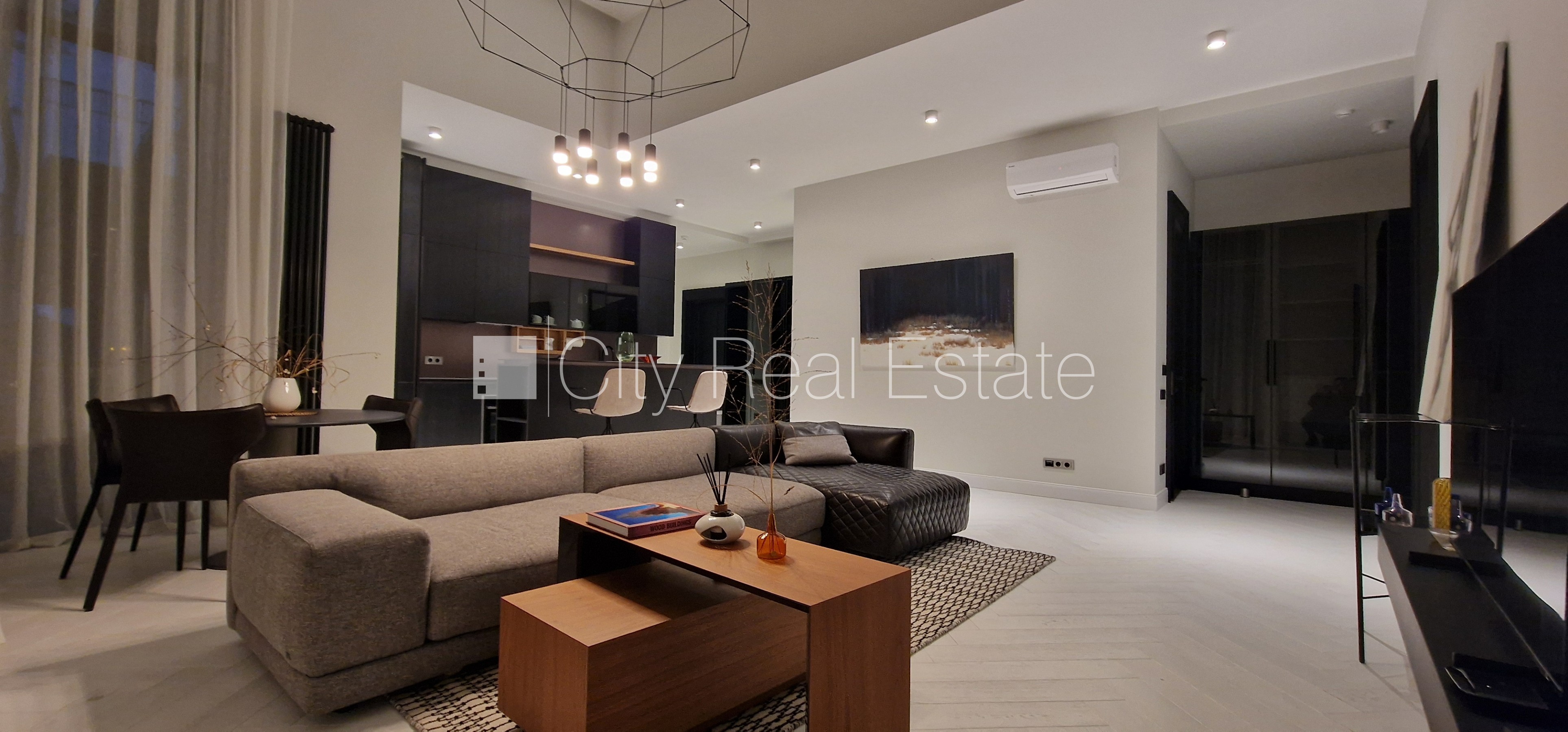 Sludinājumi. Jaunceltne, fasādes māja, zaļā teritorija, labiekārtota apzaļumota teritorija, slēgta teritorija, Cena: 5100 EUR/mēn Foto #1