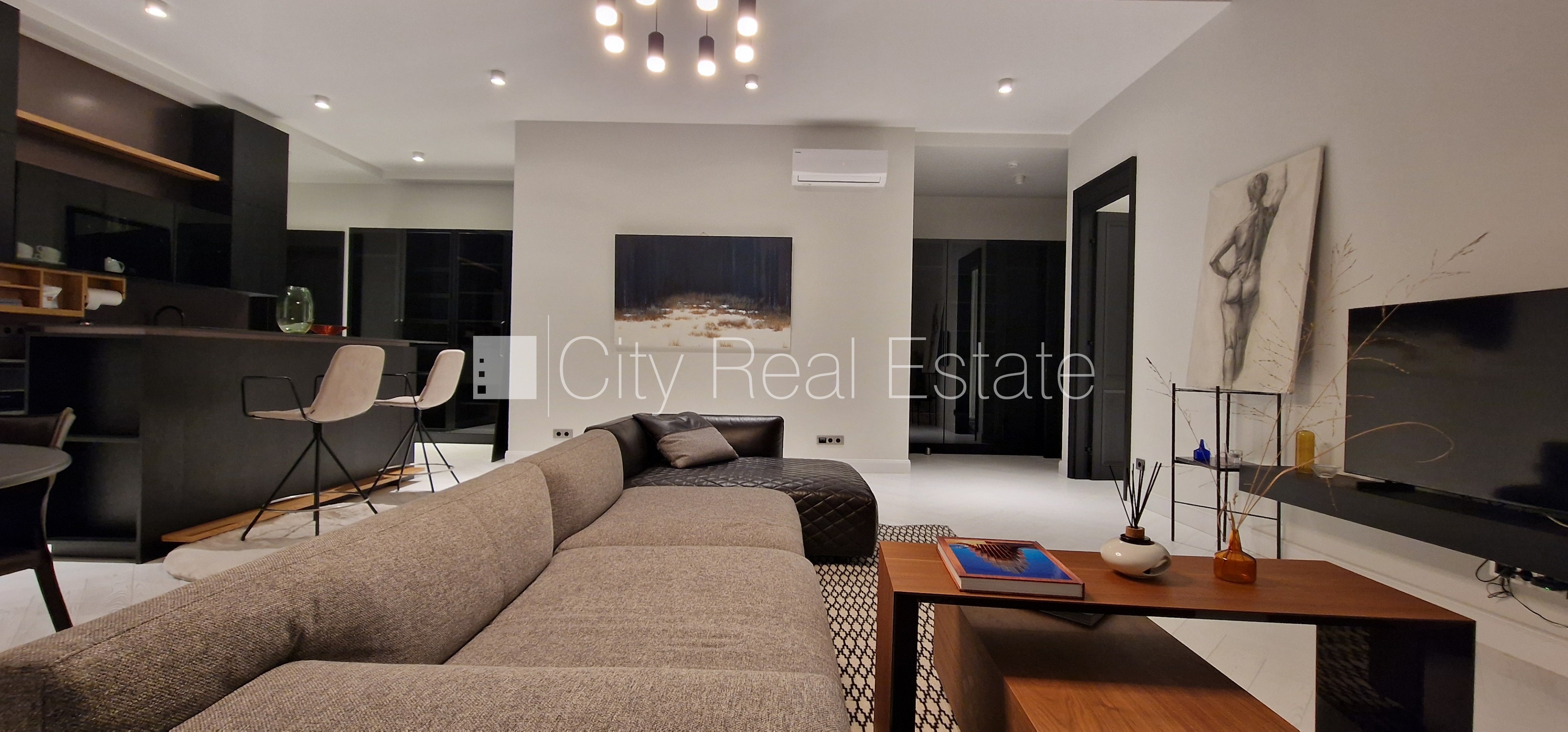 Sludinājumi. Jaunceltne, fasādes māja, zaļā teritorija, labiekārtota apzaļumota teritorija, slēgta teritorija, Cena: 5100 EUR/mēn Foto #2