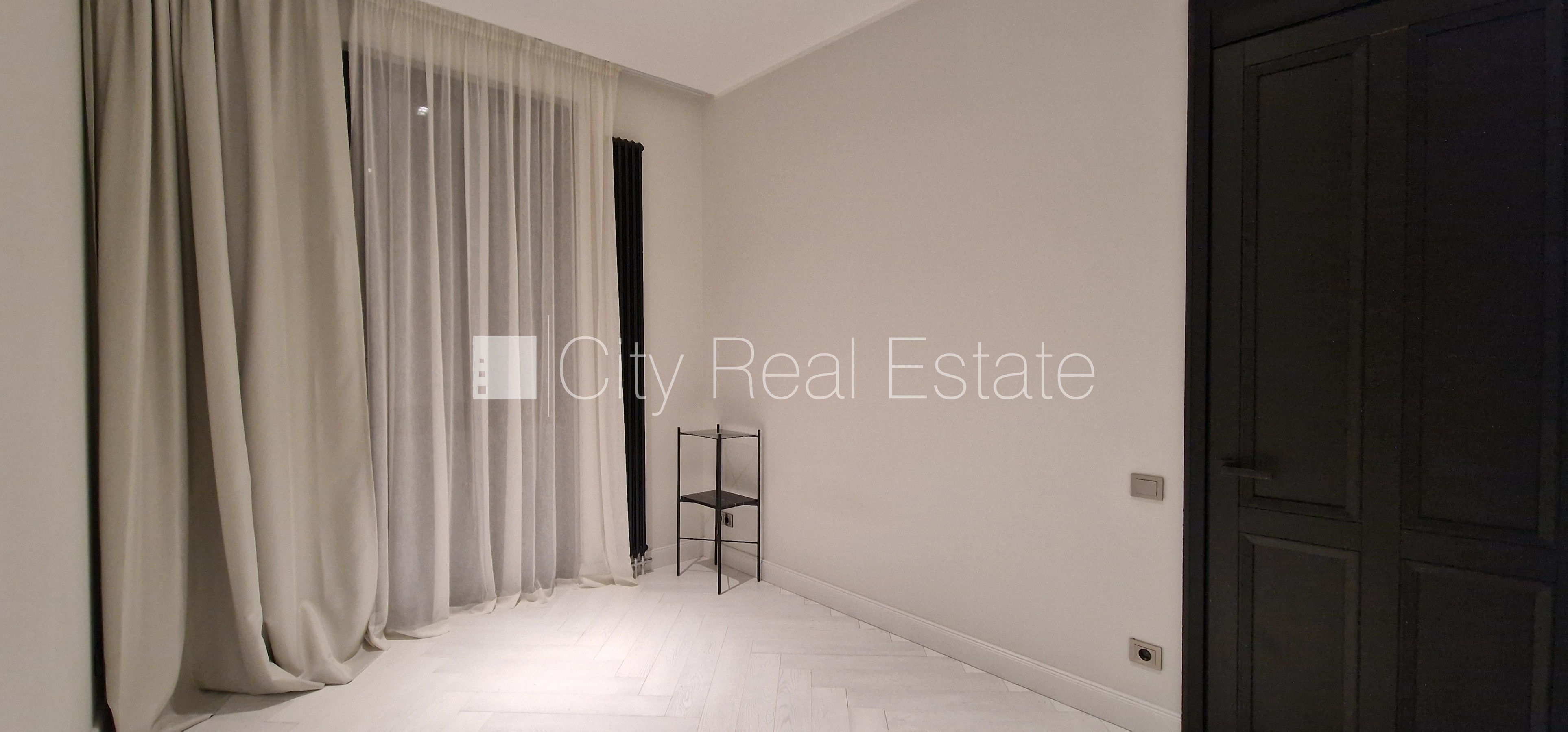 Sludinājumi. Jaunceltne, fasādes māja, zaļā teritorija, labiekārtota apzaļumota teritorija, slēgta teritorija, Cena: 5100 EUR/mēn Foto #21