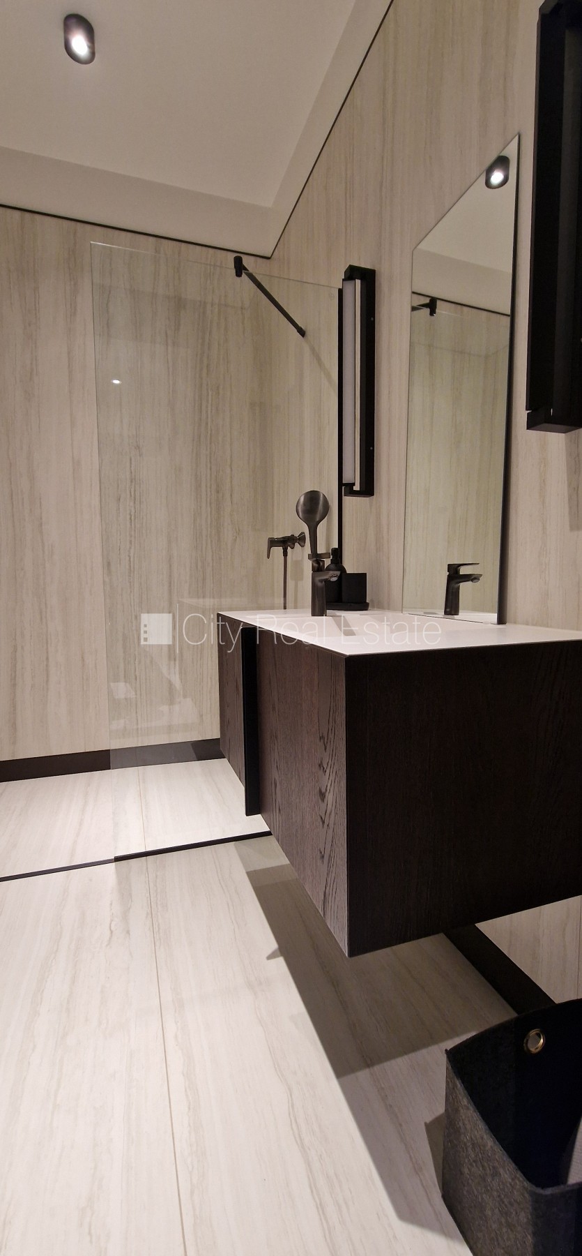 Sludinājumi. Jaunceltne, fasādes māja, zaļā teritorija, labiekārtota apzaļumota teritorija, slēgta teritorija, Cena: 5100 EUR/mēn Foto #23