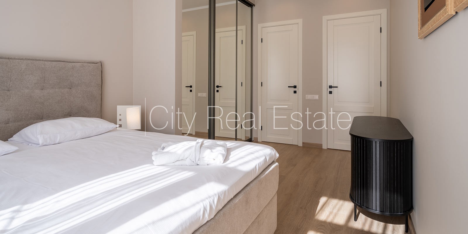 Sludinājumi. Jaunceltne, fasādes māja, labiekārtots apzaļumots pagalms, pazemes autostāvvieta, pagalmā bērnu Cena: 1550 EUR/mēn Foto #7