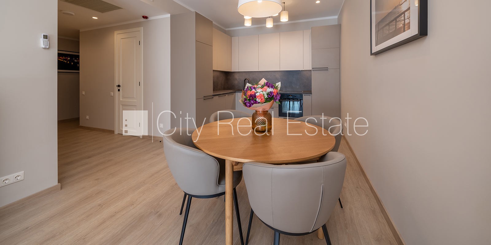 Sludinājumi. Jaunceltne, fasādes māja, labiekārtots apzaļumots pagalms, pazemes autostāvvieta, pagalmā bērnu Cena: 1550 EUR/mēn Foto #3