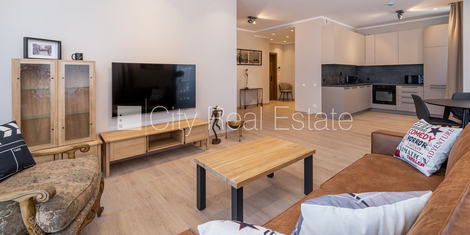 Sludinājumi. Jaunceltne, fasādes māja, labiekārtota apzaļumota teritorija, iespēja nomāt autostāvvietu, pazemes Cena: 1550 EUR/mēn Foto #4