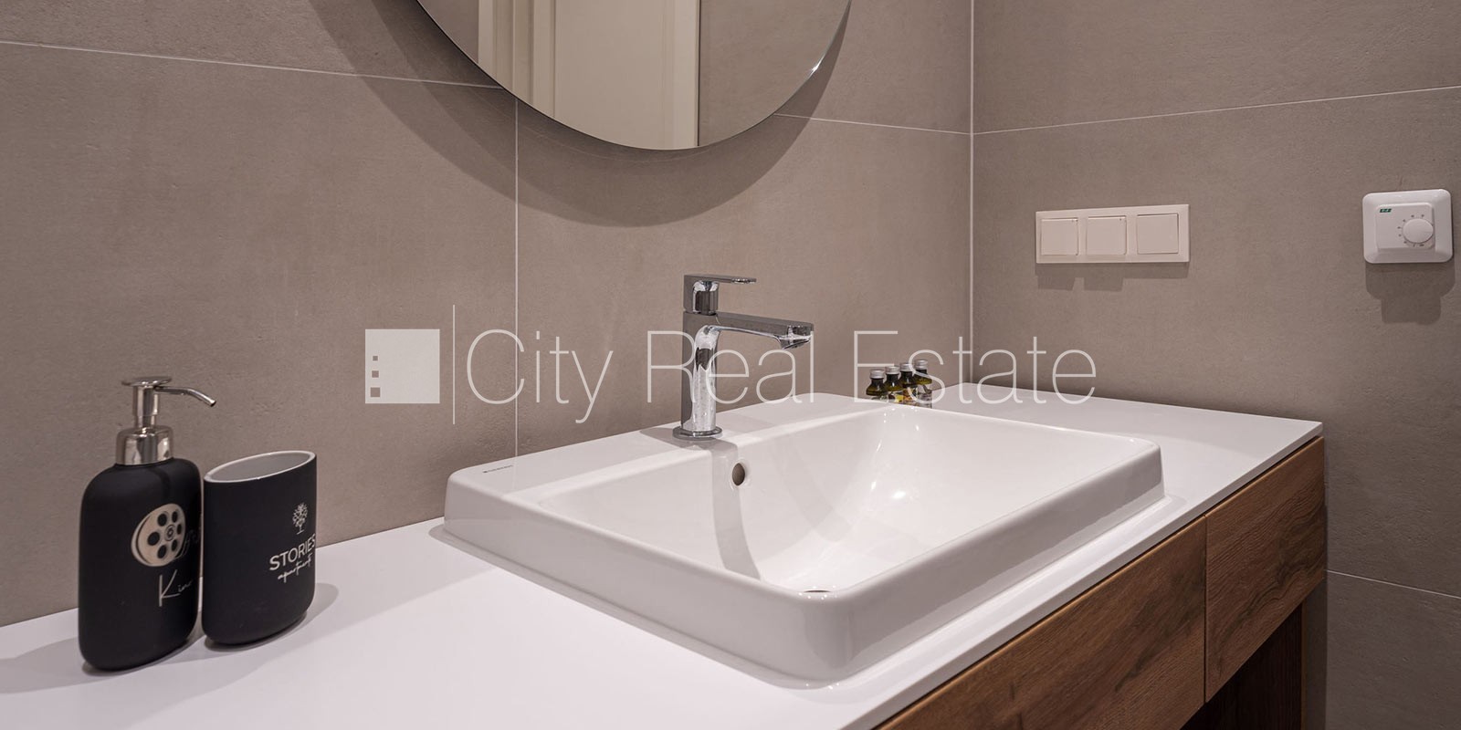 Sludinājumi. Jaunceltne, fasādes māja, labiekārtota apzaļumota teritorija, iespēja nomāt autostāvvietu, pazemes Cena: 1550 EUR/mēn Foto #7