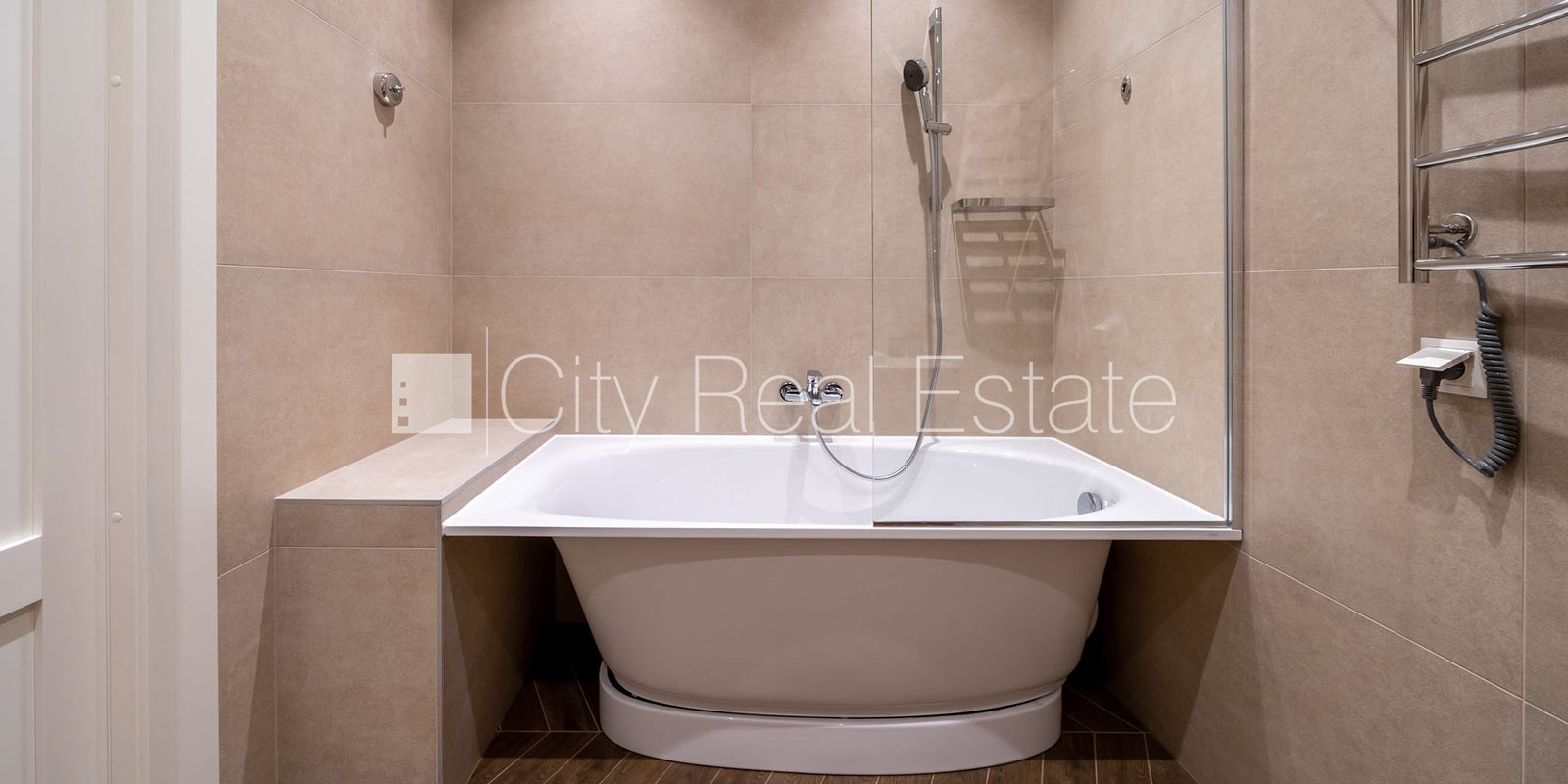 Sludinājumi. Jaunceltne, fasādes māja, labiekārtota apzaļumota teritorija, iespēja nomāt autostāvvietu, pazemes Cena: 1550 EUR/mēn Foto #8