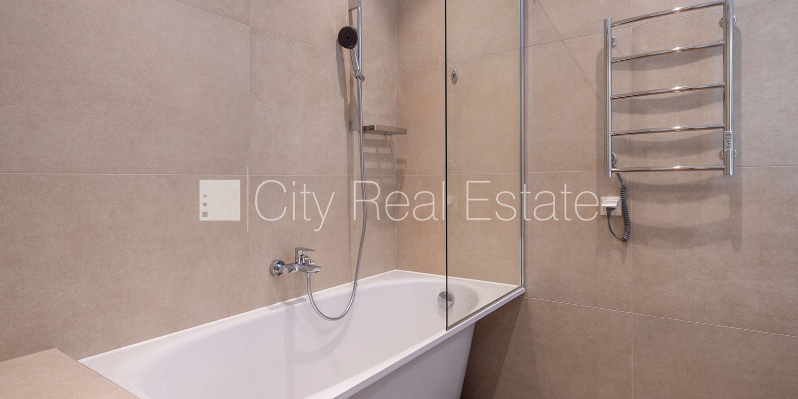 Sludinājumi. Jaunceltne, fasādes māja, labiekārtota apzaļumota teritorija, iespēja nomāt autostāvvietu, pazemes Cena: 1550 EUR/mēn Foto #9