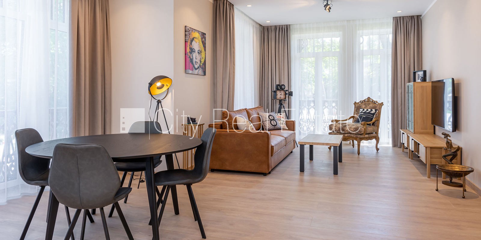 Sludinājumi. Jaunceltne, fasādes māja, labiekārtota apzaļumota teritorija, iespēja nomāt autostāvvietu, pazemes Cena: 1550 EUR/mēn Foto #2