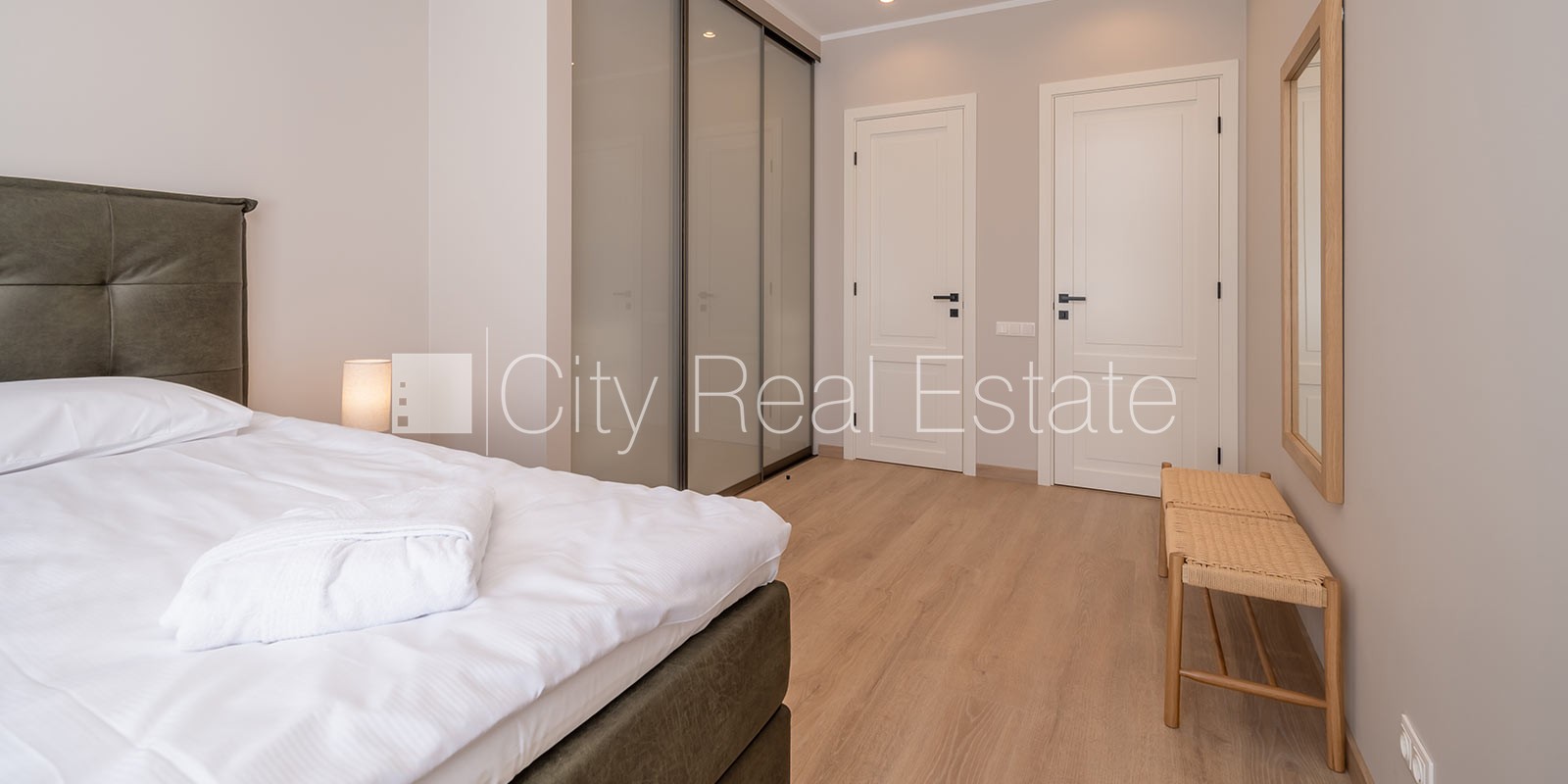 Sludinājumi. Jaunceltne, fasādes māja, labiekārtota apzaļumota teritorija, pazemes autostāvvieta, ieeja no Cena: 1500 EUR/mēn Foto #6