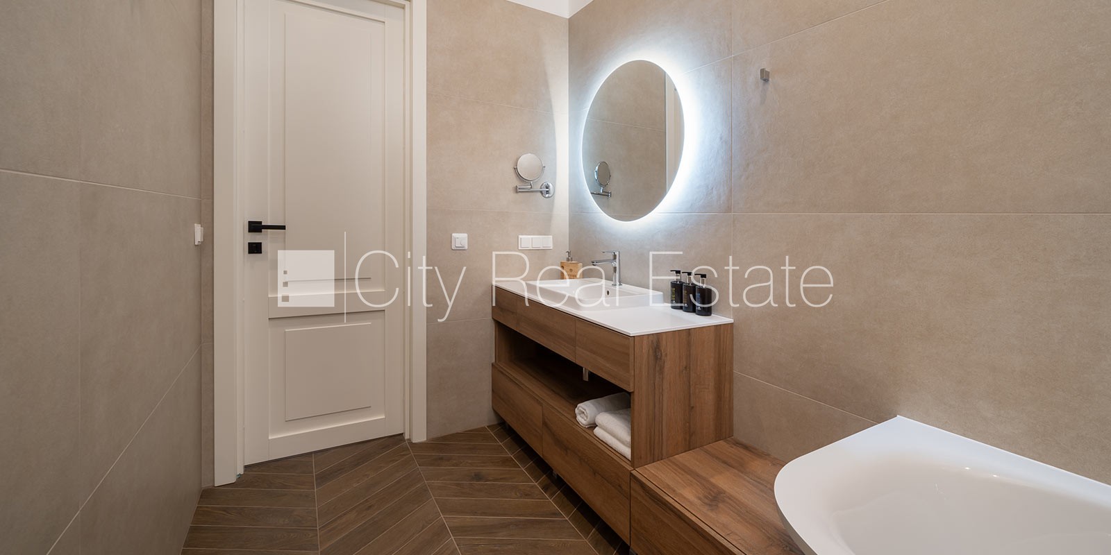 Sludinājumi. Jaunceltne, fasādes māja, labiekārtota apzaļumota teritorija, pazemes autostāvvieta, ieeja no Cena: 1500 EUR/mēn Foto #9