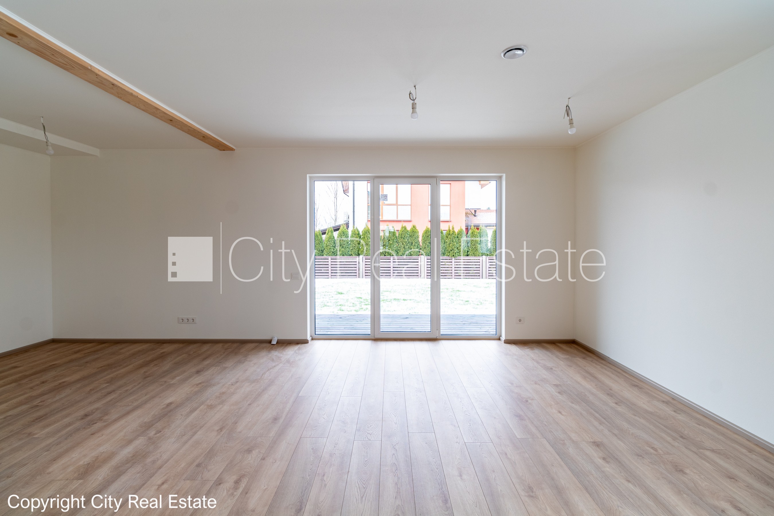 Sludinājumi. Rindu māja, energo efektīva māja, labiekārtots apzaļumots pagalms, bruģēts piebraucamais ceļš, Cena: 270000 EUR Foto #3