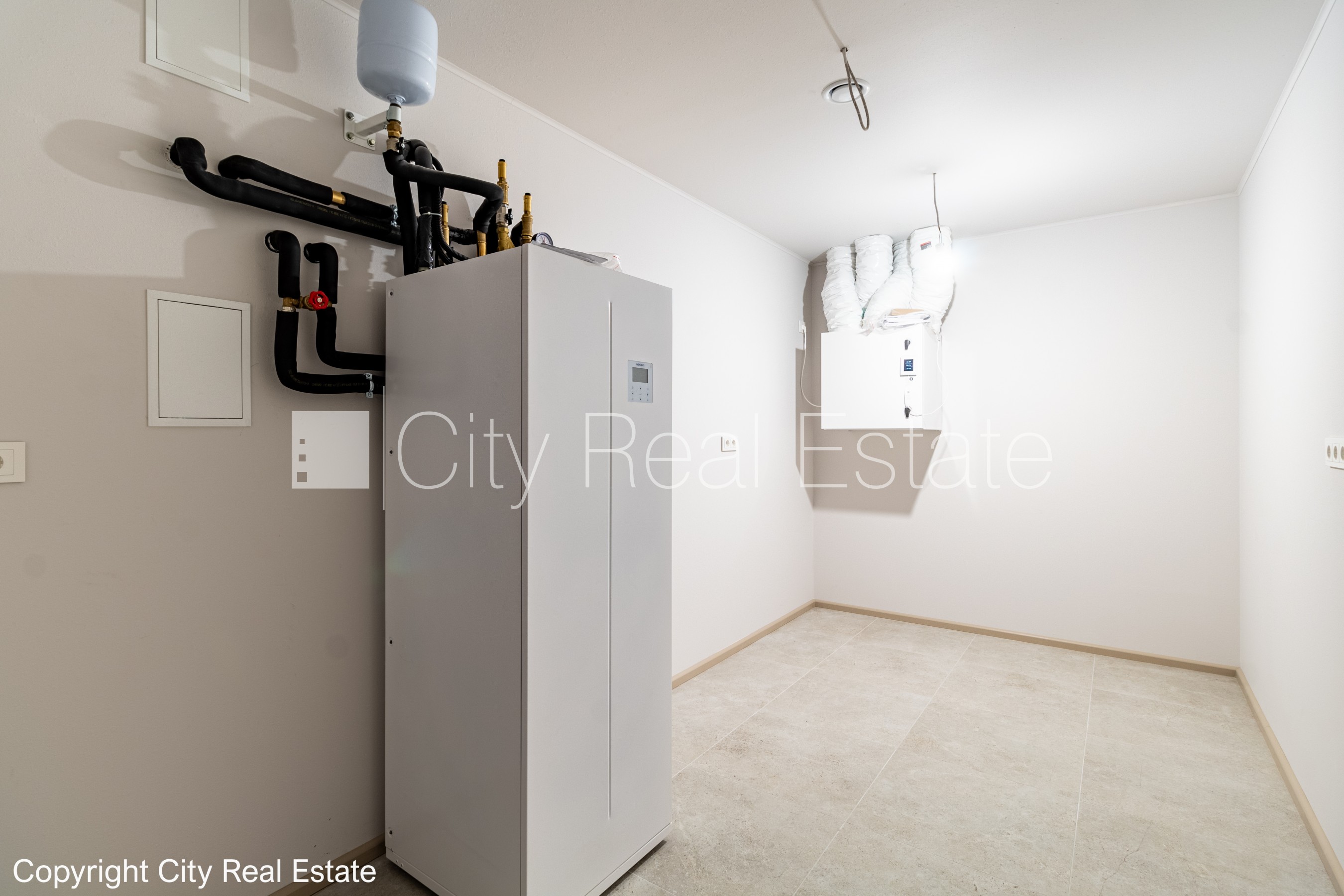 Sludinājumi. Rindu māja, energo efektīva māja, labiekārtots apzaļumots pagalms, bruģēts piebraucamais ceļš, Cena: 270000 EUR Foto #22