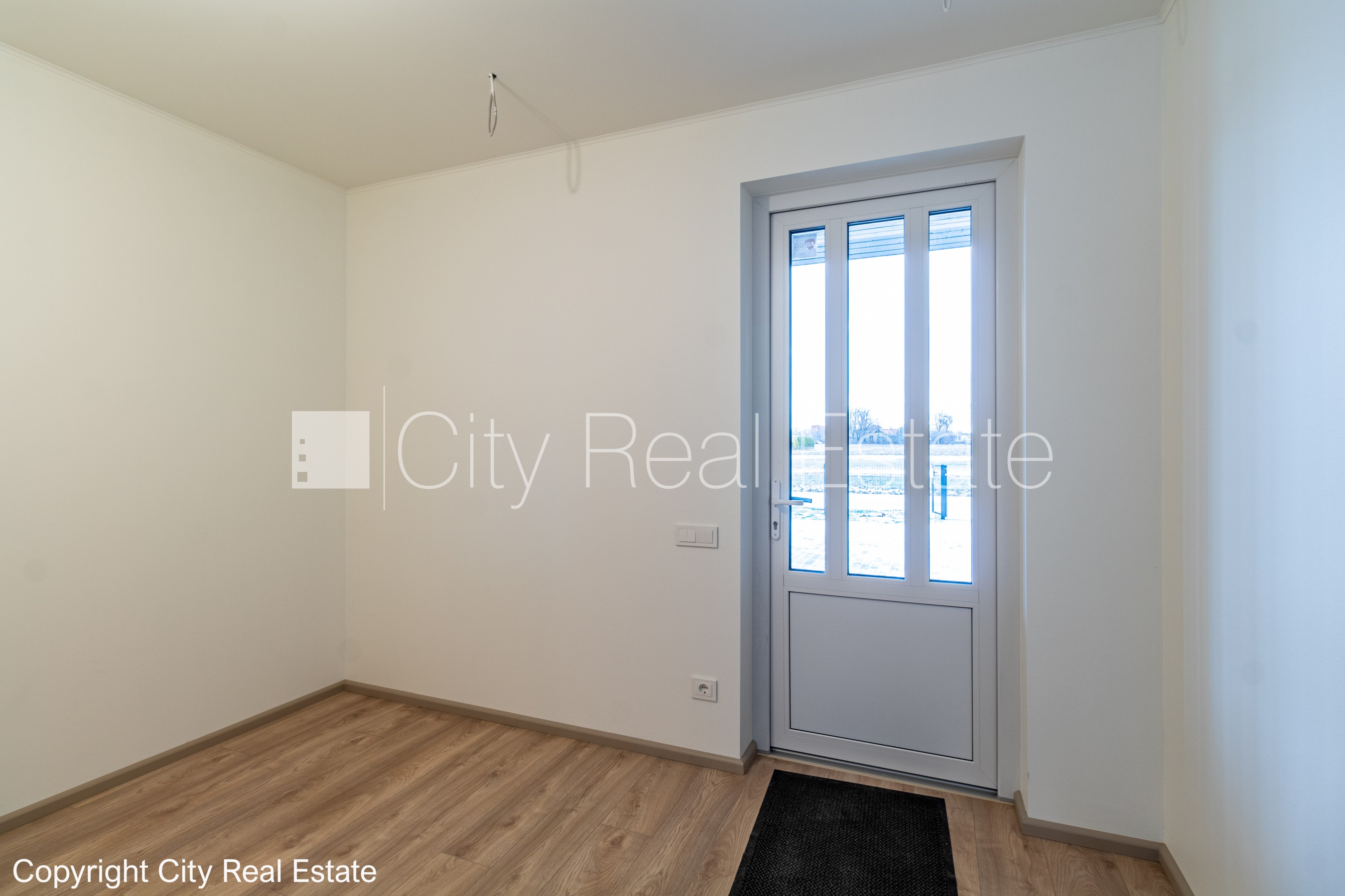 Sludinājumi. Rindu māja, energo efektīva māja, labiekārtots apzaļumots pagalms, bruģēts piebraucamais ceļš, Cena: 270000 EUR Foto #21