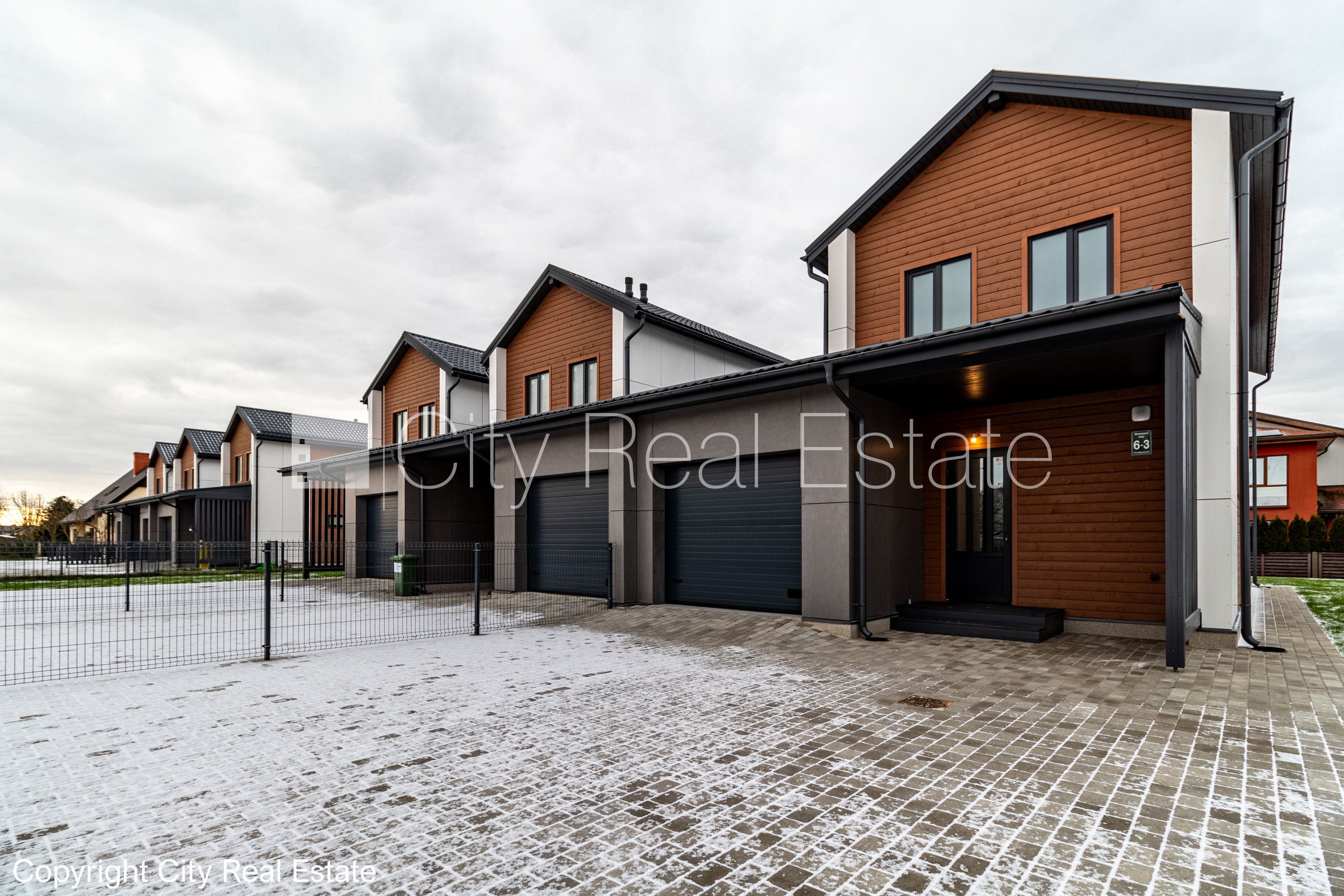 Sludinājumi. Rindu māja, energo efektīva māja, labiekārtots apzaļumots pagalms, bruģēts piebraucamais ceļš, Cena: 270000 EUR Foto #25