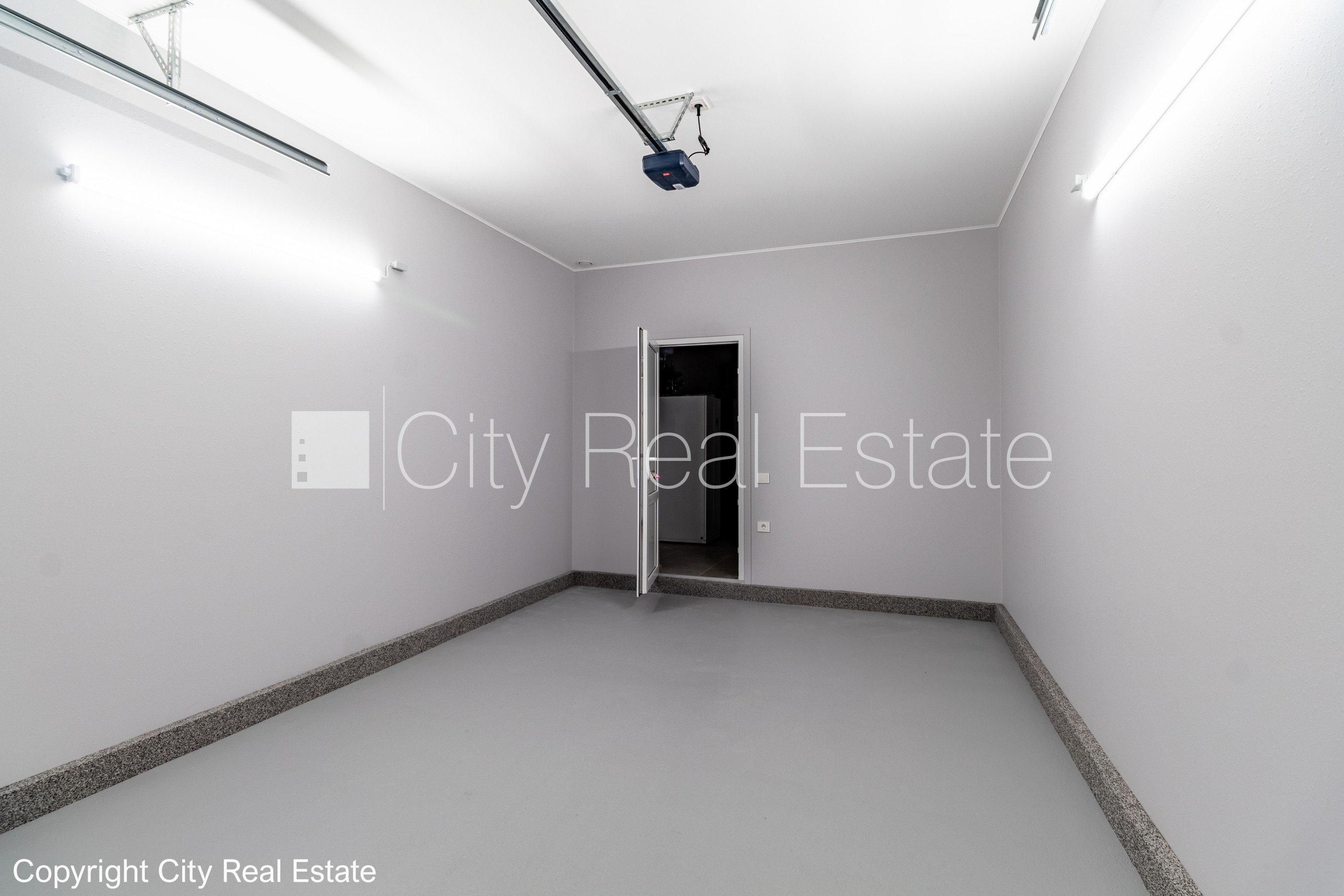 Sludinājumi. Rindu māja, energo efektīva māja, labiekārtots apzaļumots pagalms, bruģēts piebraucamais ceļš, Cena: 270000 EUR Foto #24