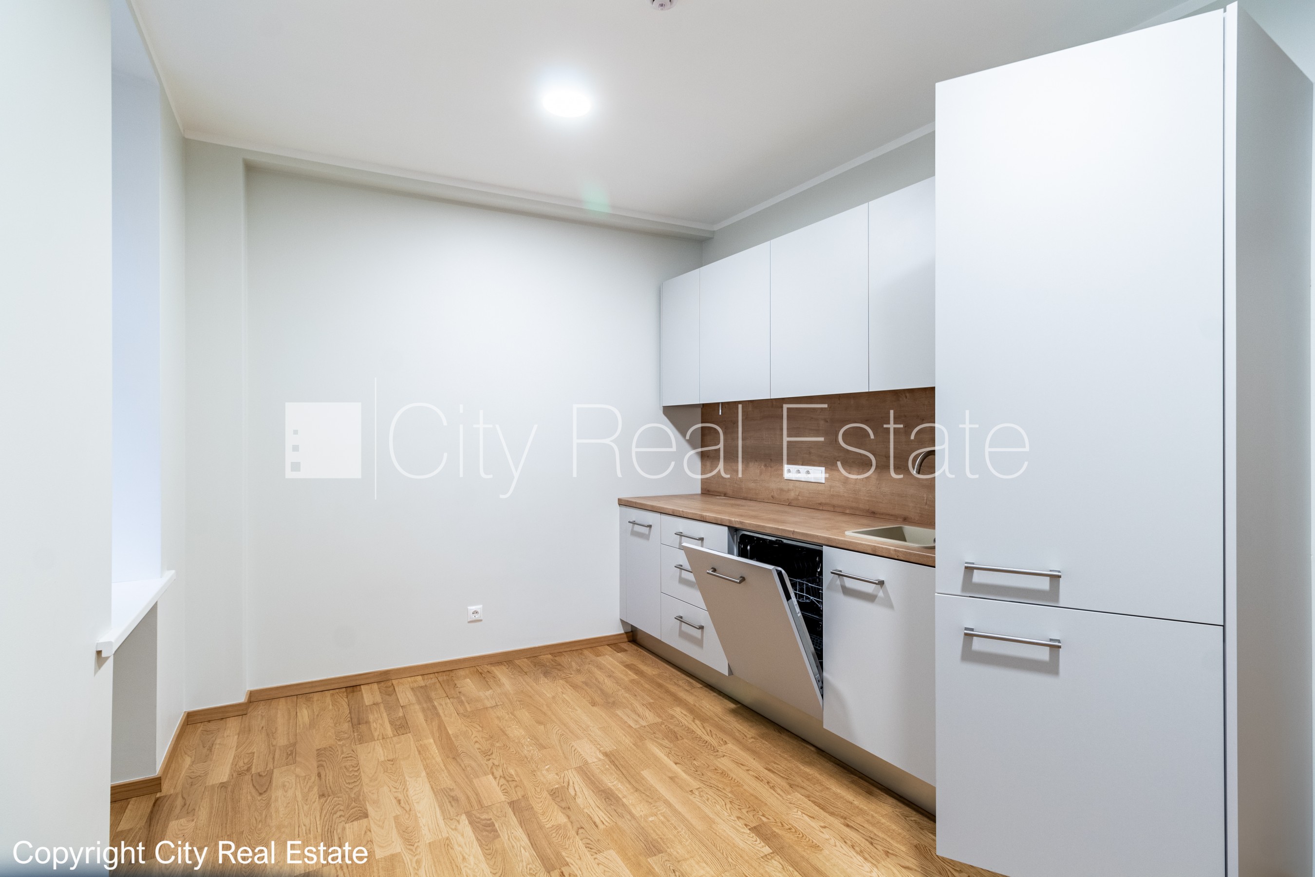 Sludinājumi. Pagalma ēka, renovēta māja, labiekārtots apzaļumots pagalms, slēgts pagalms, teritorijas Cena: 1317 EUR/mēn Foto #14