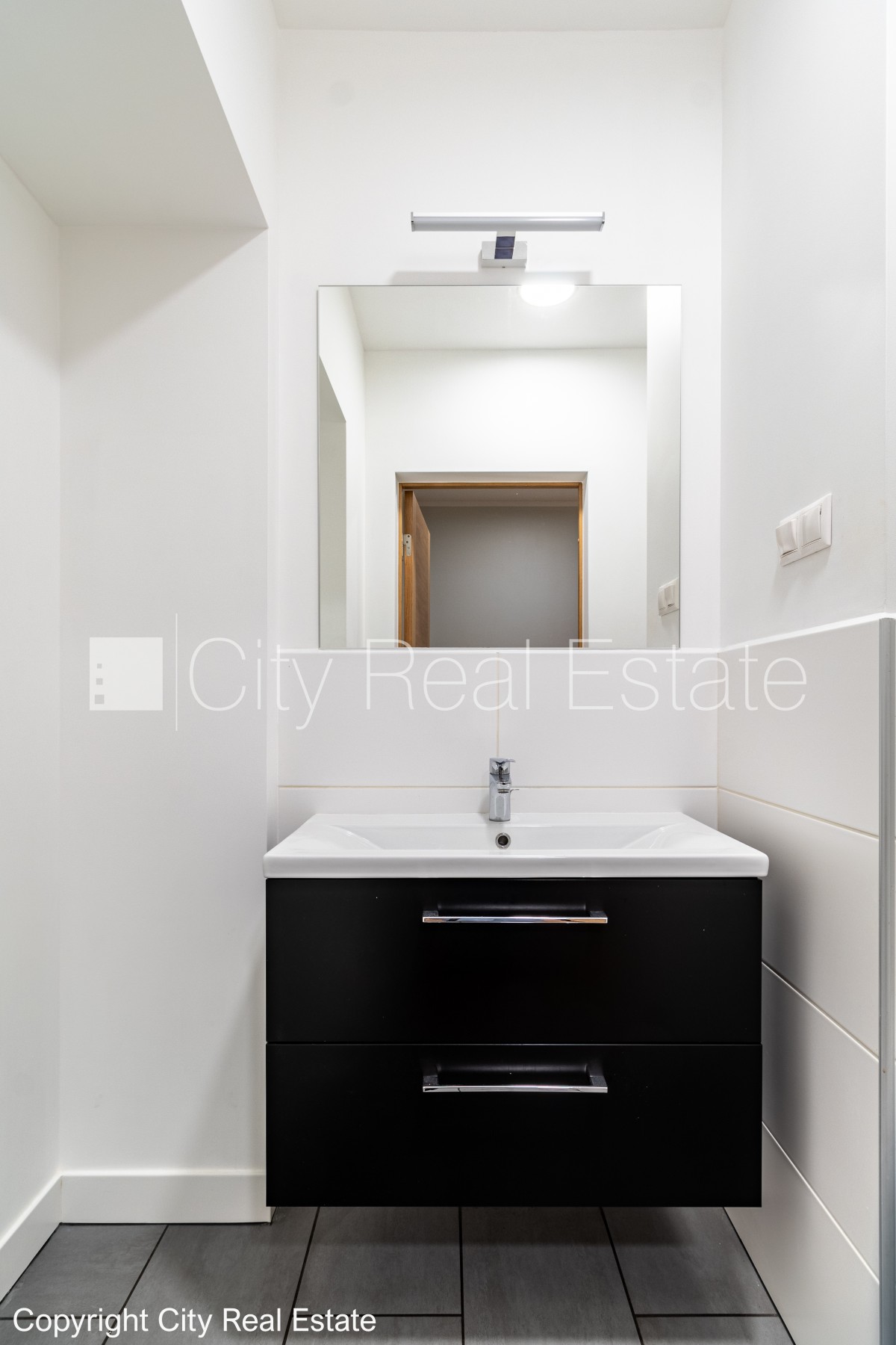 Sludinājumi. Pagalma ēka, renovēta māja, labiekārtots apzaļumots pagalms, slēgts pagalms, teritorijas Cena: 1317 EUR/mēn Foto #18