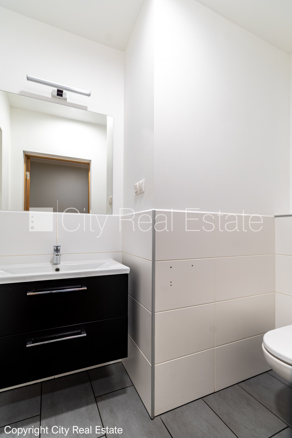 Sludinājumi. Pagalma ēka, renovēta māja, labiekārtots apzaļumots pagalms, slēgts pagalms, teritorijas Cena: 1317 EUR/mēn Foto #19