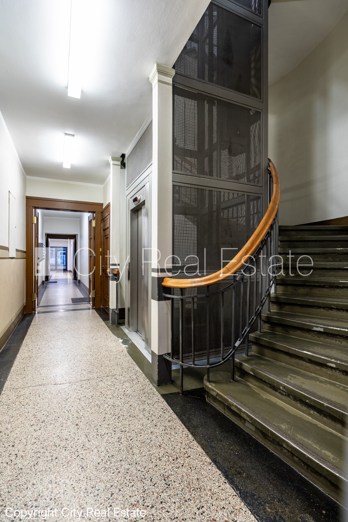 Sludinājumi. Pagalma ēka, renovēta māja, labiekārtots apzaļumots pagalms, slēgts pagalms, teritorijas Cena: 1317 EUR/mēn Foto #23