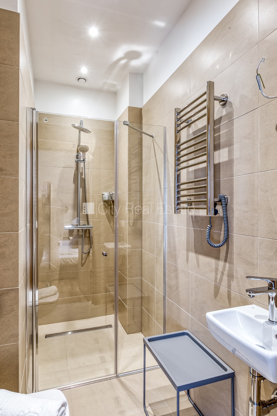 Sludinājumi. Jaunceltne, fasādes māja, zaļā teritorija, iespēja nomāt autostāvvietu, pazemes autostāvvieta, Cena: 2000 EUR/mēn Foto #5