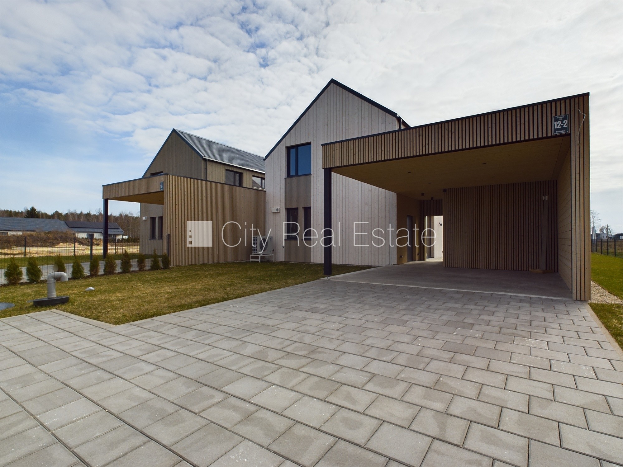 Sludinājumi. Privātmāja, dzelzsbetona starp stāvu pārsegumi, gāzbetona bloku starpsienas, energo efektīva māja, Cena: 295000 EUR Foto #1