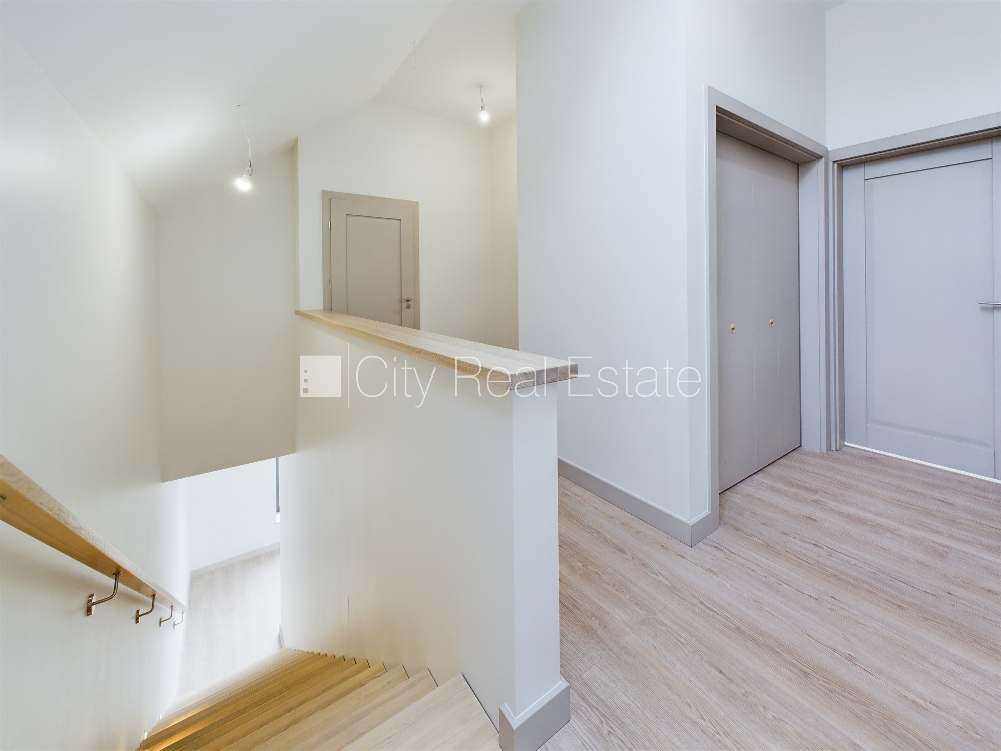 Sludinājumi. Privātmāja, dzelzsbetona starp stāvu pārsegumi, gāzbetona bloku starpsienas, energo efektīva māja, Cena: 295000 EUR Foto #12