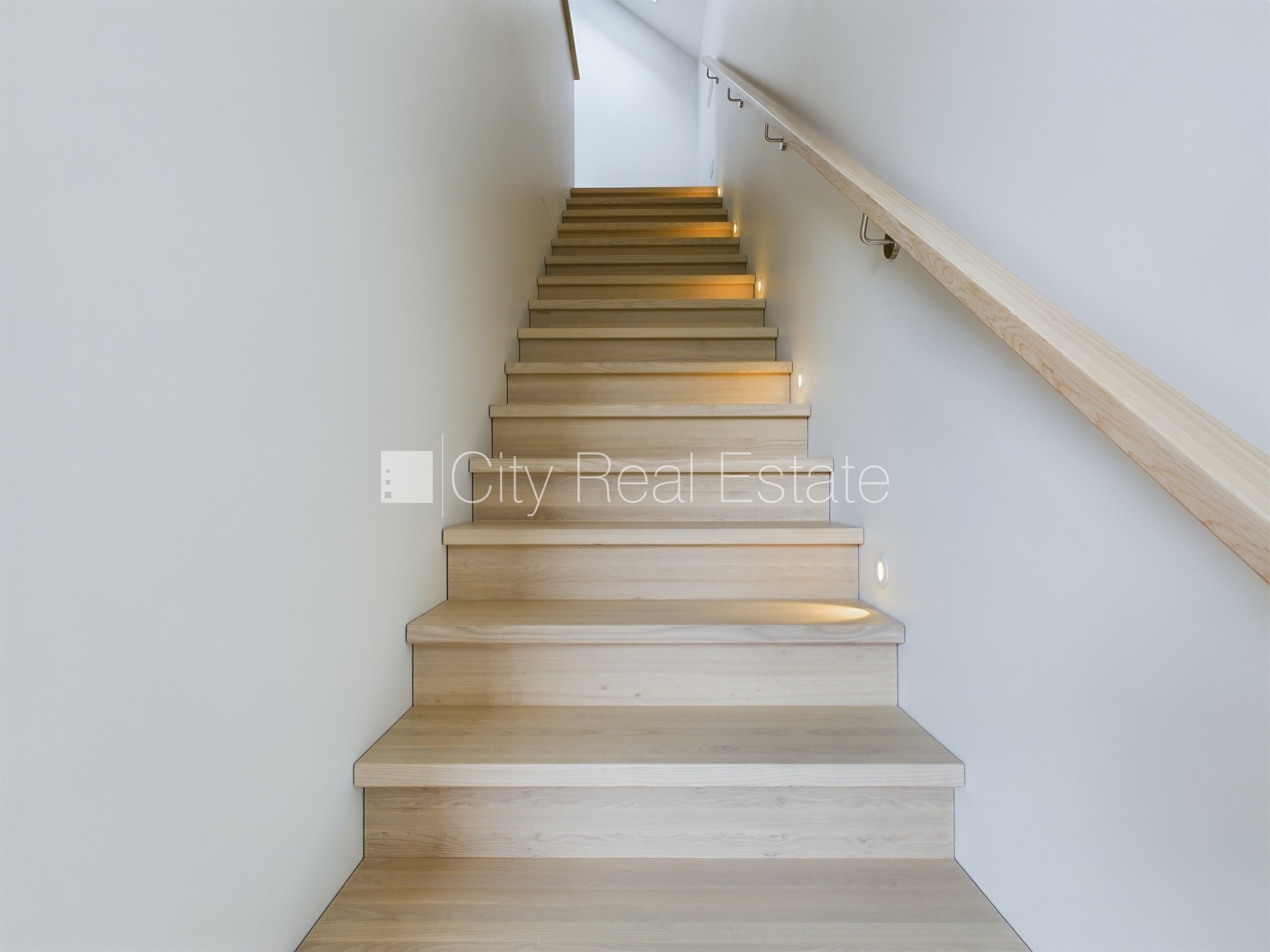 Sludinājumi. Privātmāja, dzelzsbetona starp stāvu pārsegumi, gāzbetona bloku starpsienas, energo efektīva māja, Cena: 295000 EUR Foto #11