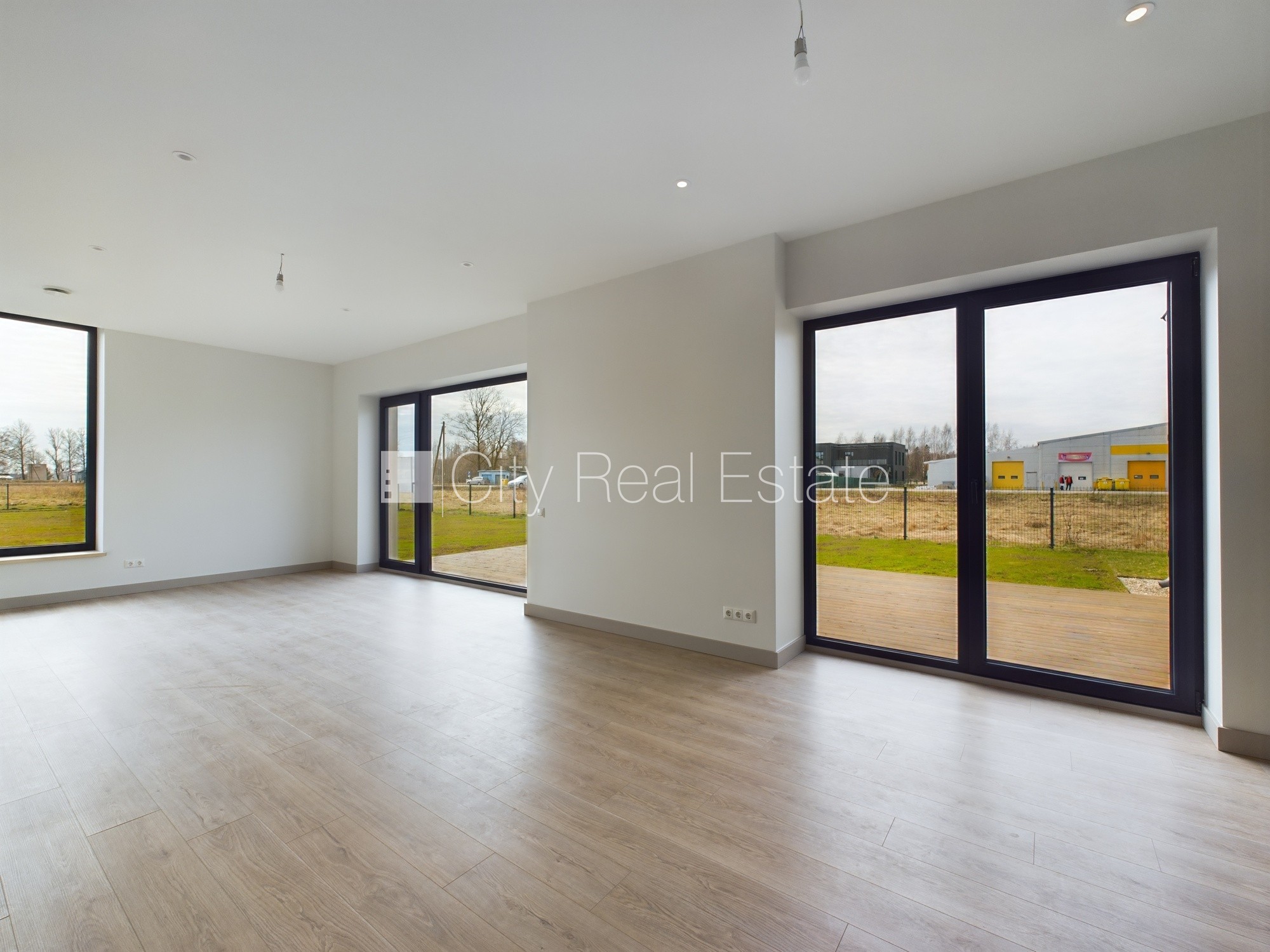 Sludinājumi. Privātmāja, dzelzsbetona starp stāvu pārsegumi, gāzbetona bloku starpsienas, energo efektīva māja, Cena: 295000 EUR Foto #4