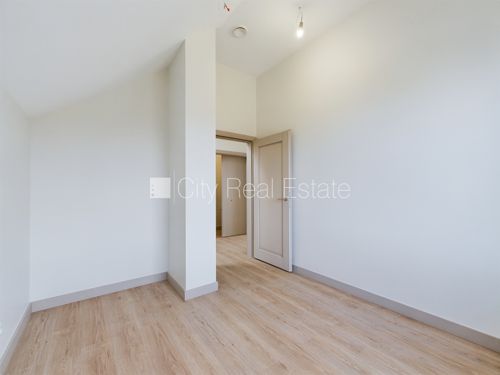 Sludinājumi. Privātmāja, dzelzsbetona starp stāvu pārsegumi, gāzbetona bloku starpsienas, energo efektīva māja, Cena: 295000 EUR Foto #14