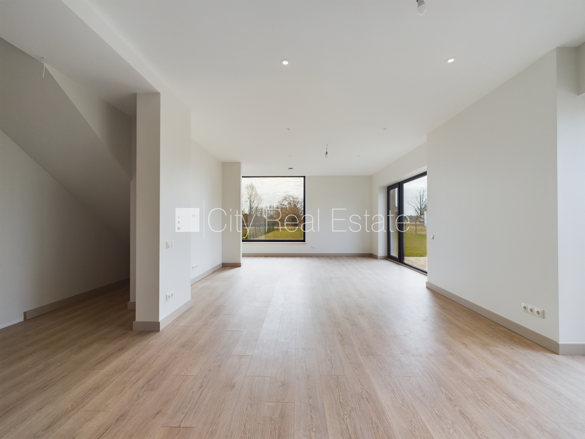 Sludinājumi. Privātmāja, dzelzsbetona starp stāvu pārsegumi, gāzbetona bloku starpsienas, energo efektīva māja, Cena: 295000 EUR Foto #3