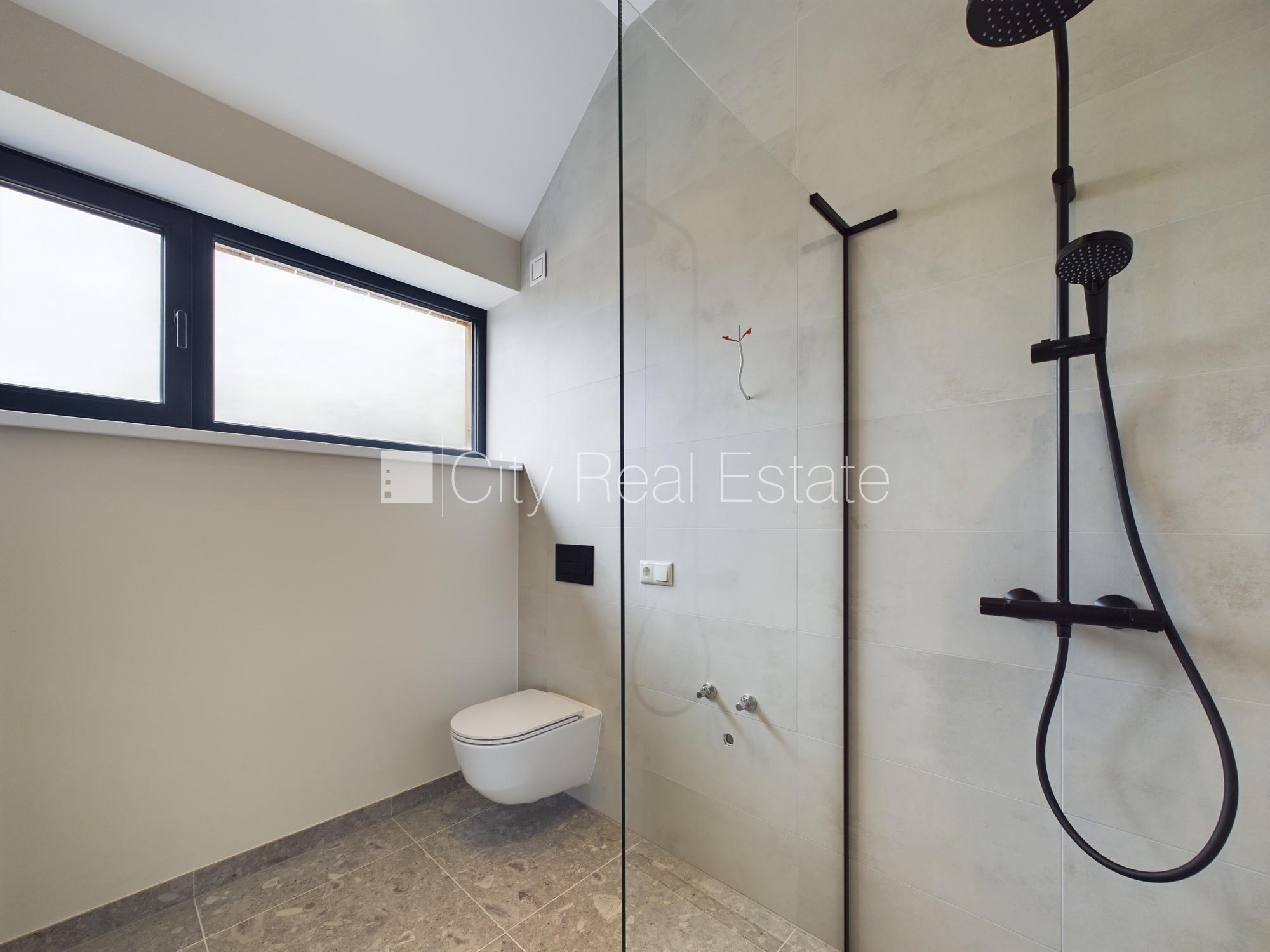 Sludinājumi. Privātmāja, dzelzsbetona starp stāvu pārsegumi, gāzbetona bloku starpsienas, energo efektīva māja, Cena: 295000 EUR Foto #23