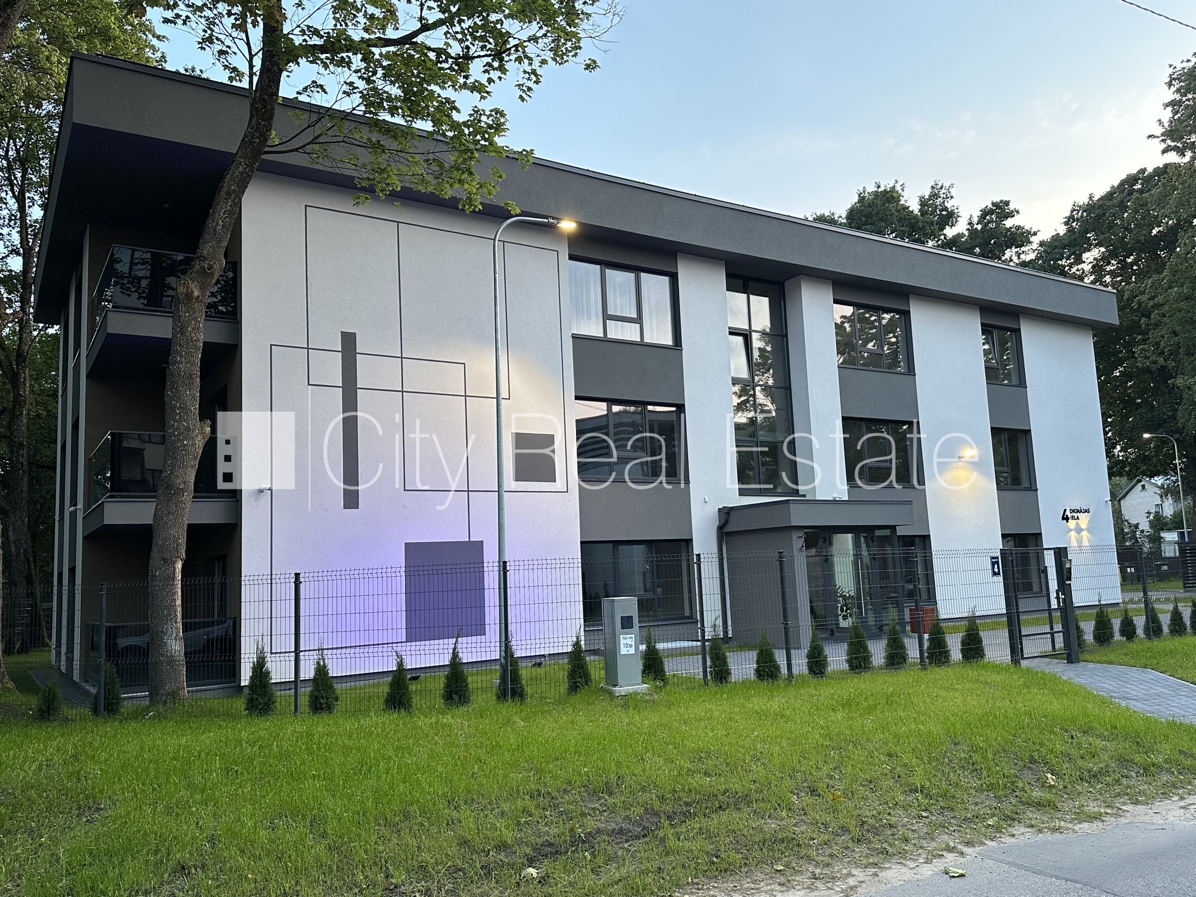 Sludinājumi. Jaunceltne, energo efektīva māja, labiekārtota apzaļumota teritorija, bruģēts piebraucamais ceļš, Cena: 750 EUR/mēn Foto #1