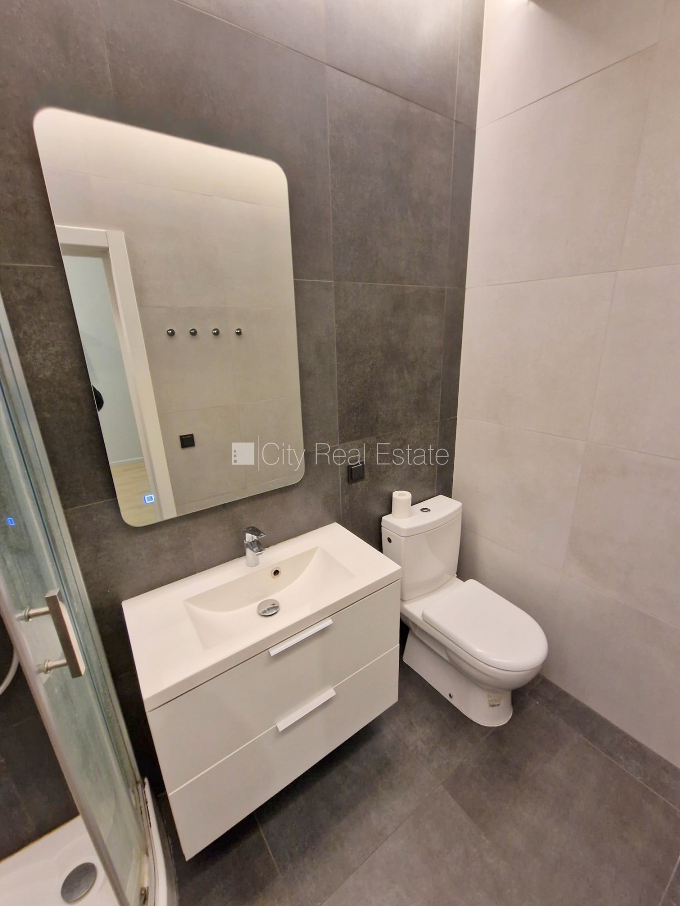 Sludinājumi. Fasādes māja, renovēta māja, slēgts pagalms, ieeja no ielas un pagalma, ir lifts, kāpņu telpa pēc Cena: 370 EUR/mēn Foto #13
