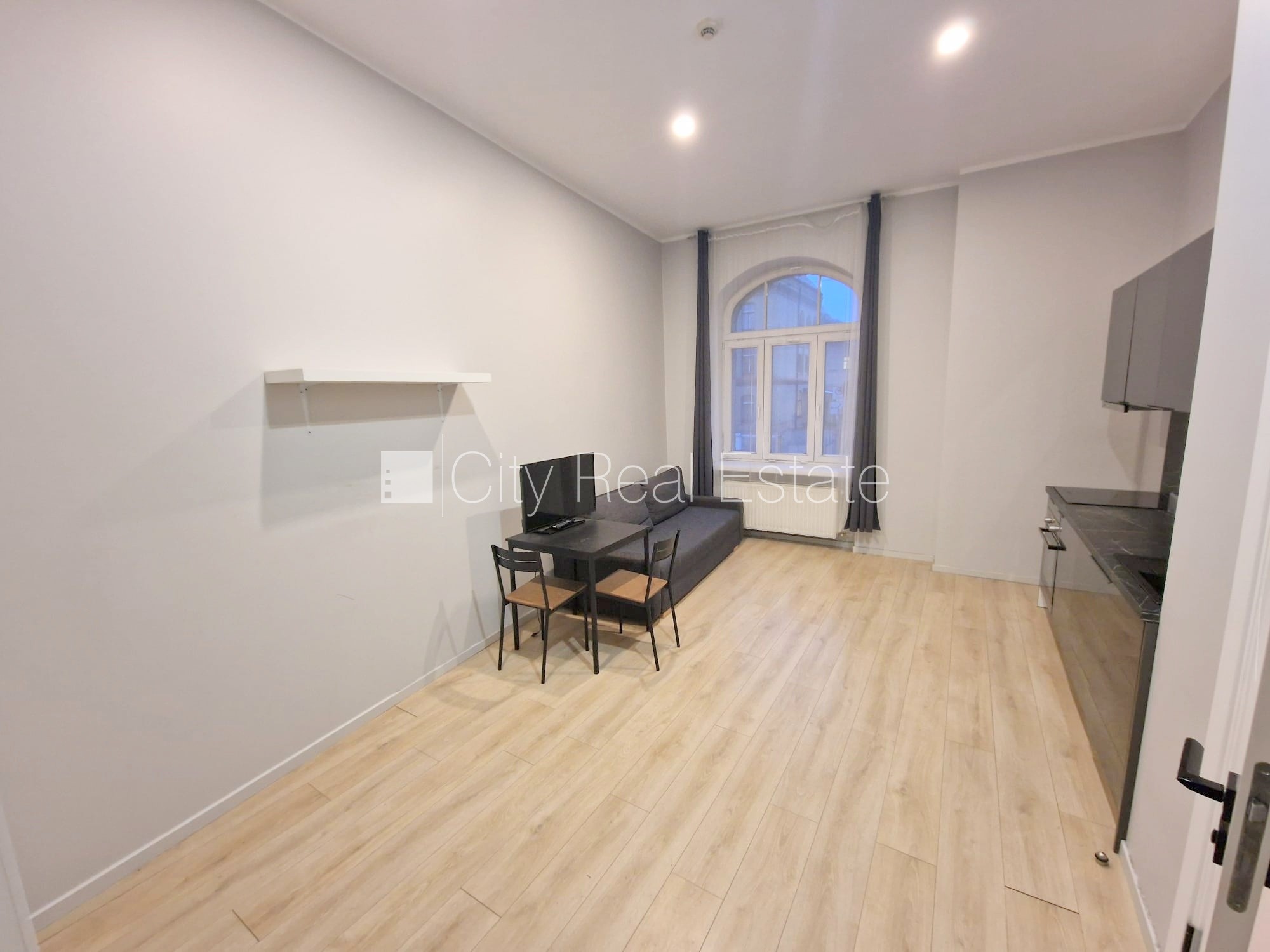 Sludinājumi. Fasādes māja, renovēta māja, slēgts pagalms, ieeja no ielas un pagalma, ir lifts, kāpņu telpa pēc Cena: 370 EUR/mēn Foto #10