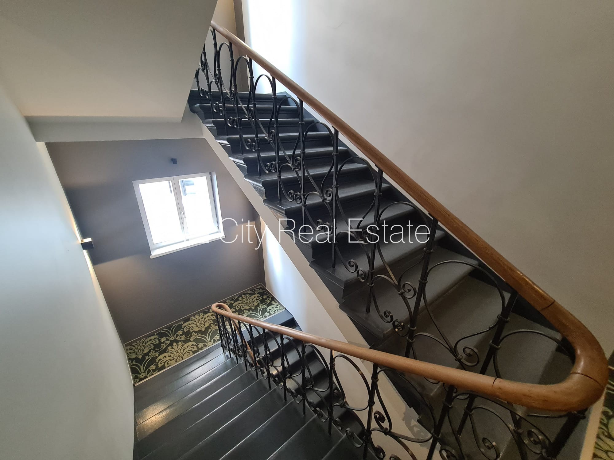 Sludinājumi. Fasādes māja, renovēta māja, slēgts pagalms, ieeja no ielas un pagalma, ir lifts, kāpņu telpa pēc Cena: 370 EUR/mēn Foto #17