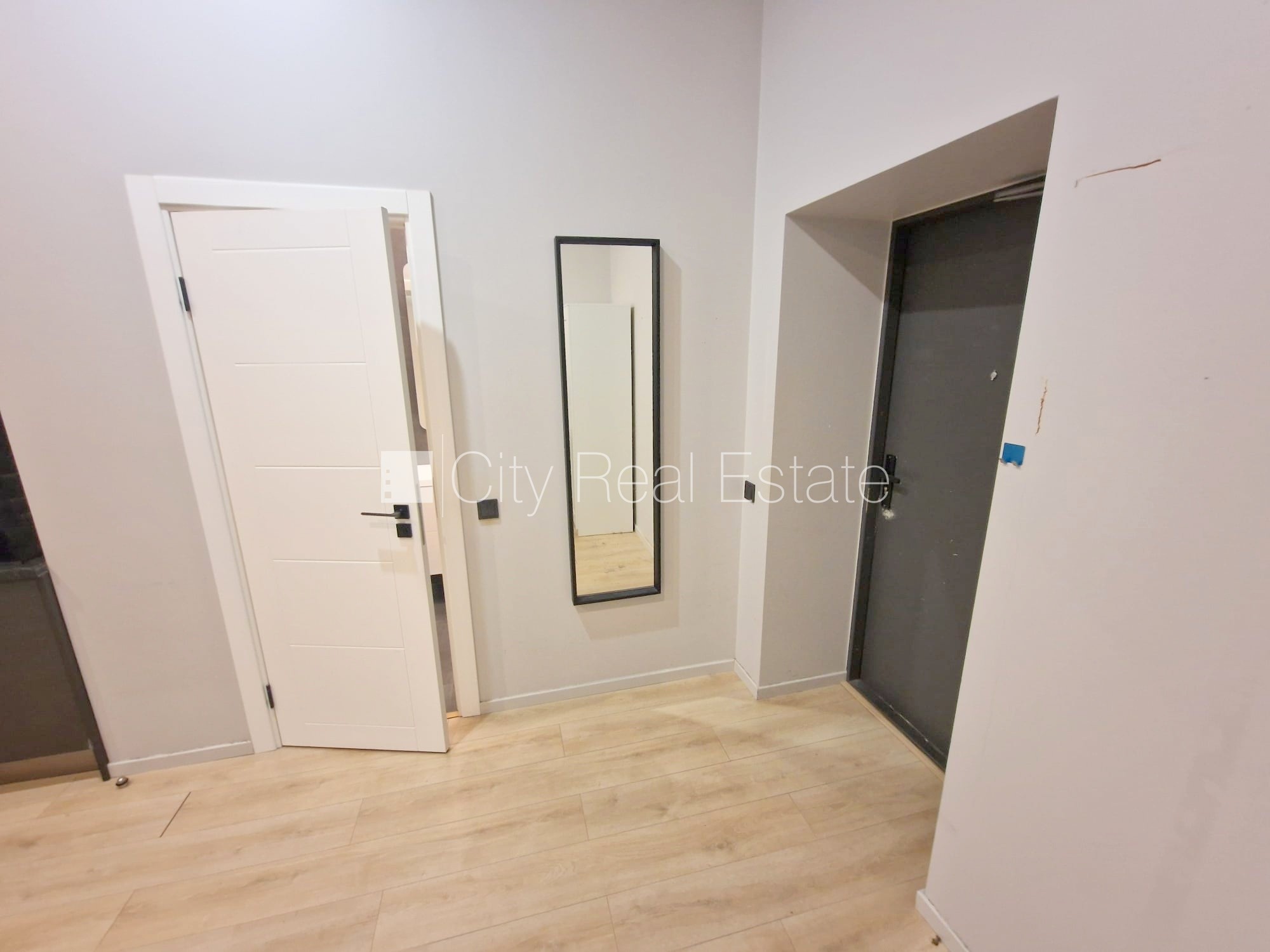Sludinājumi. Fasādes māja, renovēta māja, slēgts pagalms, ieeja no ielas un pagalma, ir lifts, kāpņu telpa pēc Cena: 370 EUR/mēn Foto #14