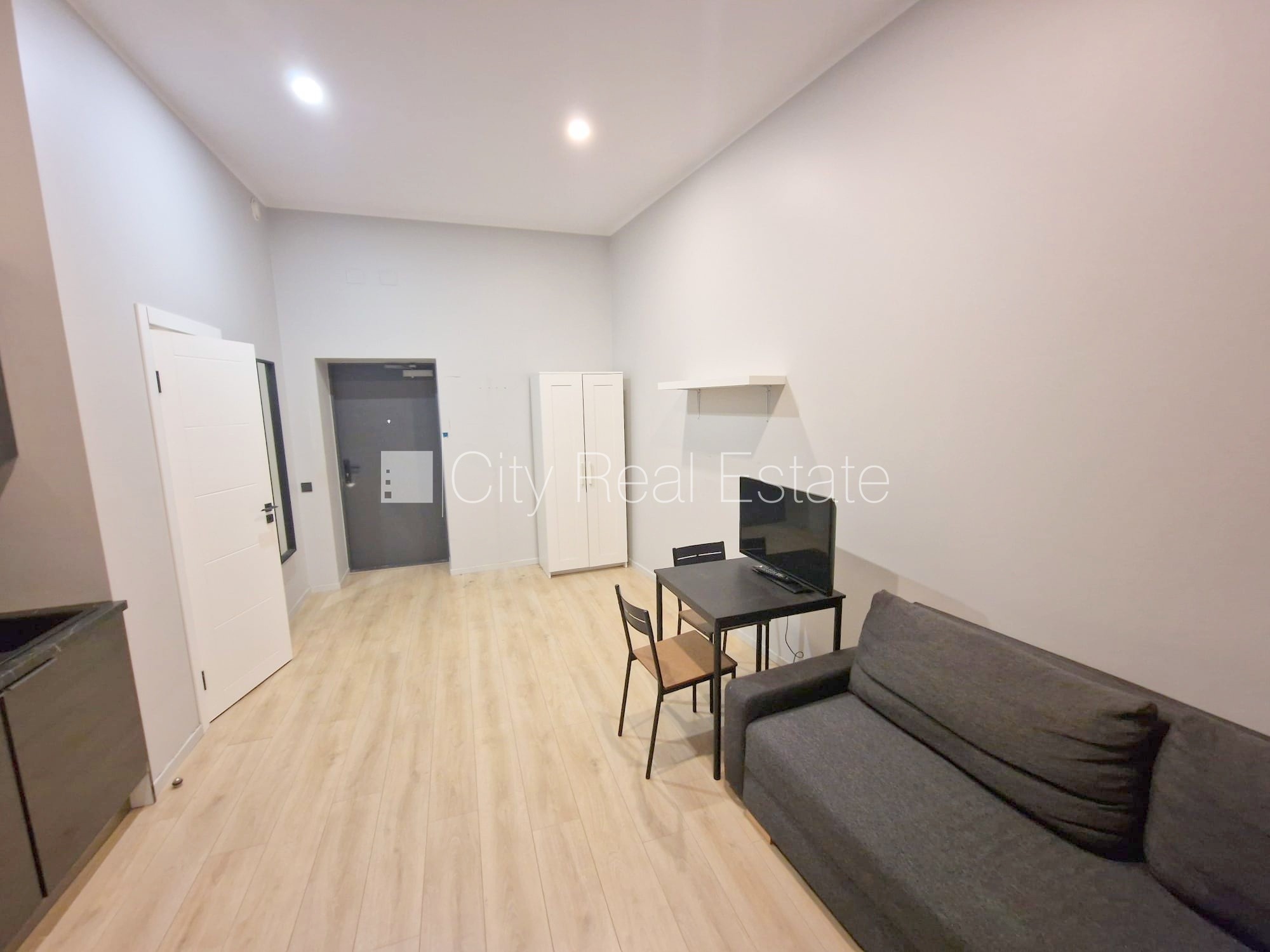 Sludinājumi. Fasādes māja, renovēta māja, slēgts pagalms, ieeja no ielas un pagalma, ir lifts, kāpņu telpa pēc Cena: 370 EUR/mēn Foto #6