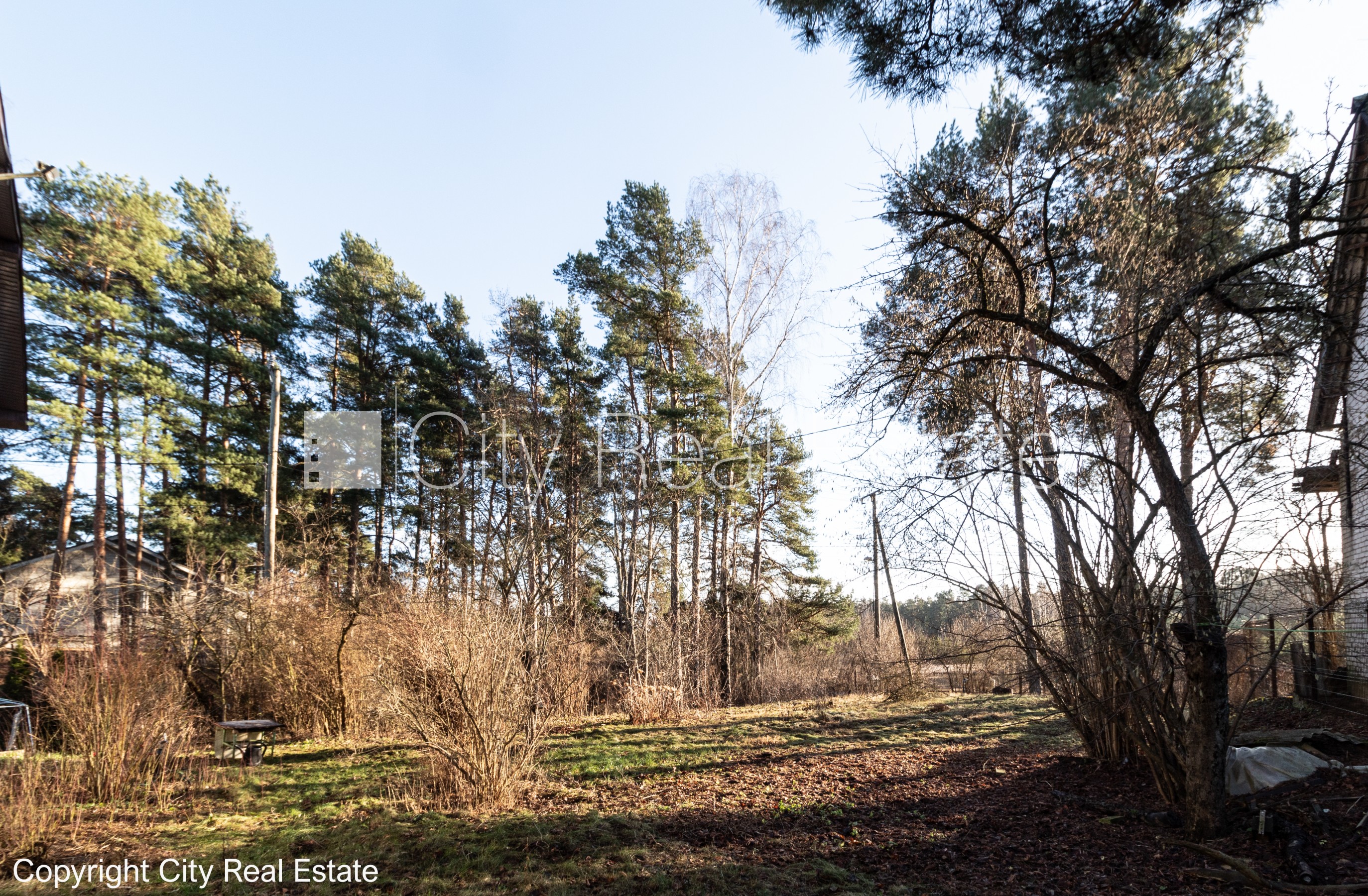 Sludinājumi. Iežogota teritorija ar metāla sētu, ieeja no ielas, atļauts būvēt divu stāvu ēku, ir būvatļauja, Cena: 56000 EUR Foto #3