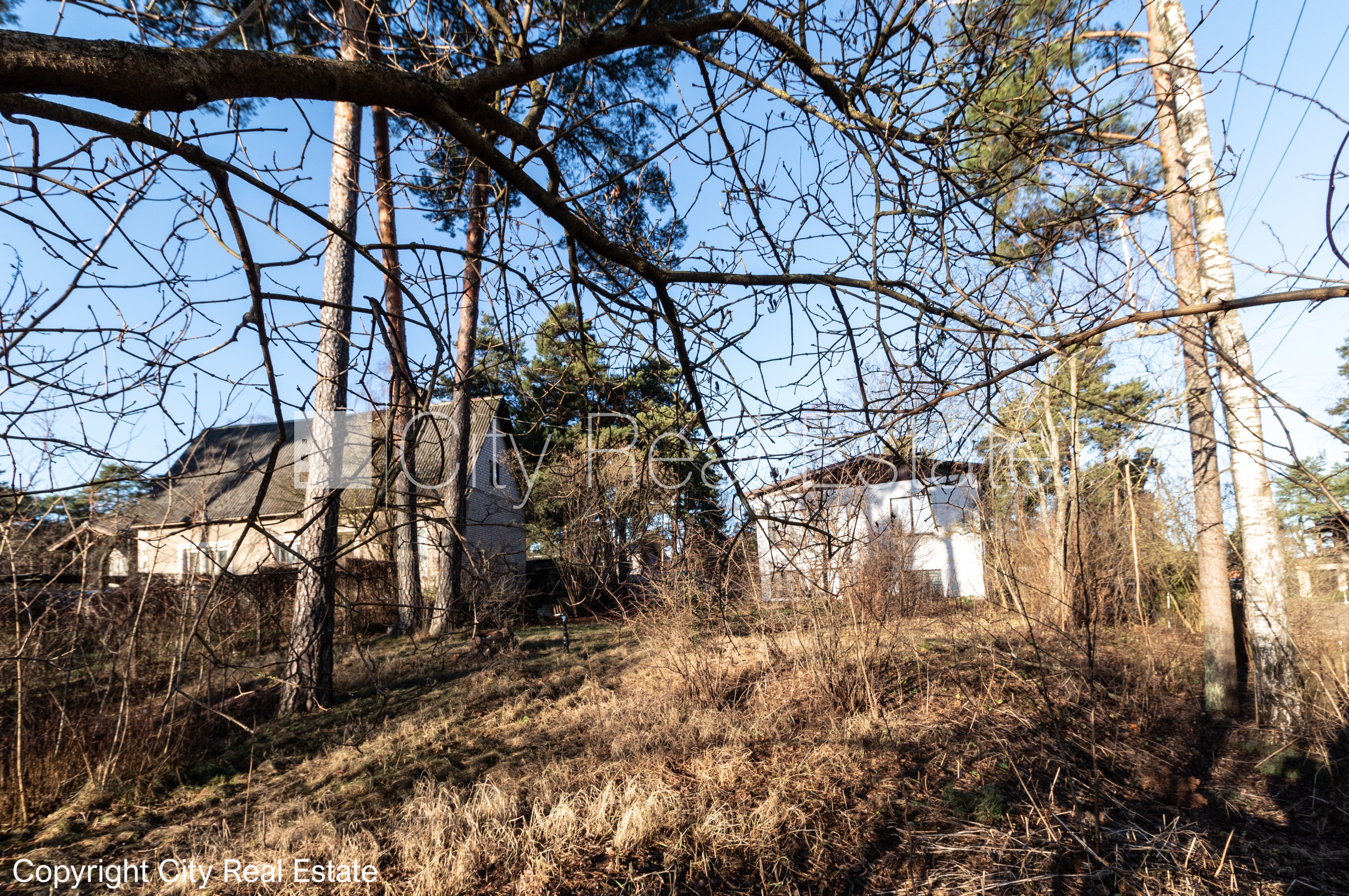 Sludinājumi. Iežogota teritorija ar metāla sētu, ieeja no ielas, atļauts būvēt divu stāvu ēku, ir būvatļauja, Cena: 56000 EUR Foto #6