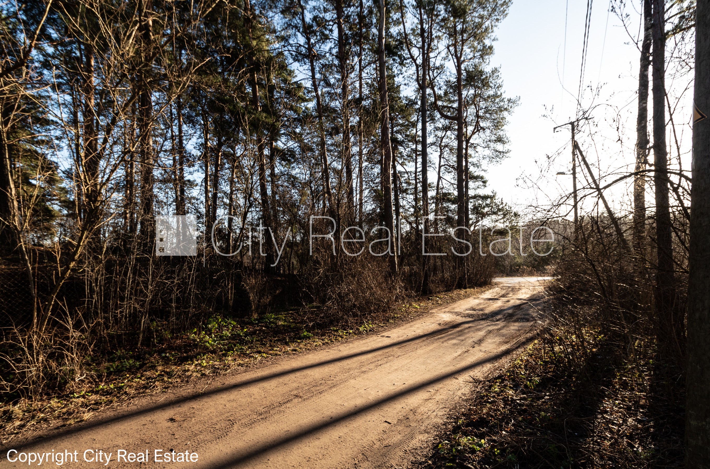 Sludinājumi. Iežogota teritorija ar metāla sētu, ieeja no ielas, atļauts būvēt divu stāvu ēku, ir būvatļauja, Cena: 56000 EUR Foto #10