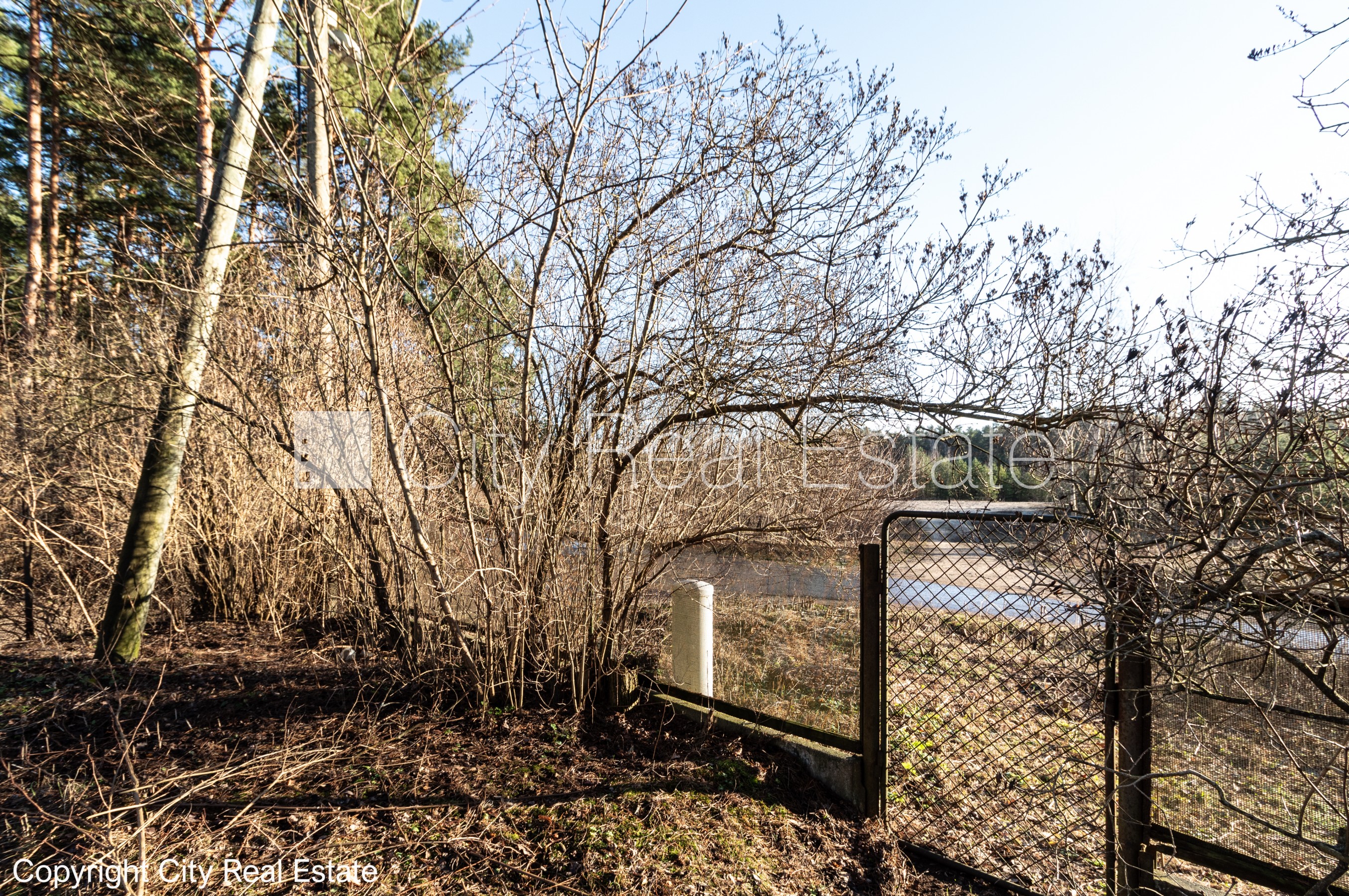 Sludinājumi. Iežogota teritorija ar metāla sētu, ieeja no ielas, atļauts būvēt divu stāvu ēku, ir būvatļauja, Cena: 56000 EUR Foto #7