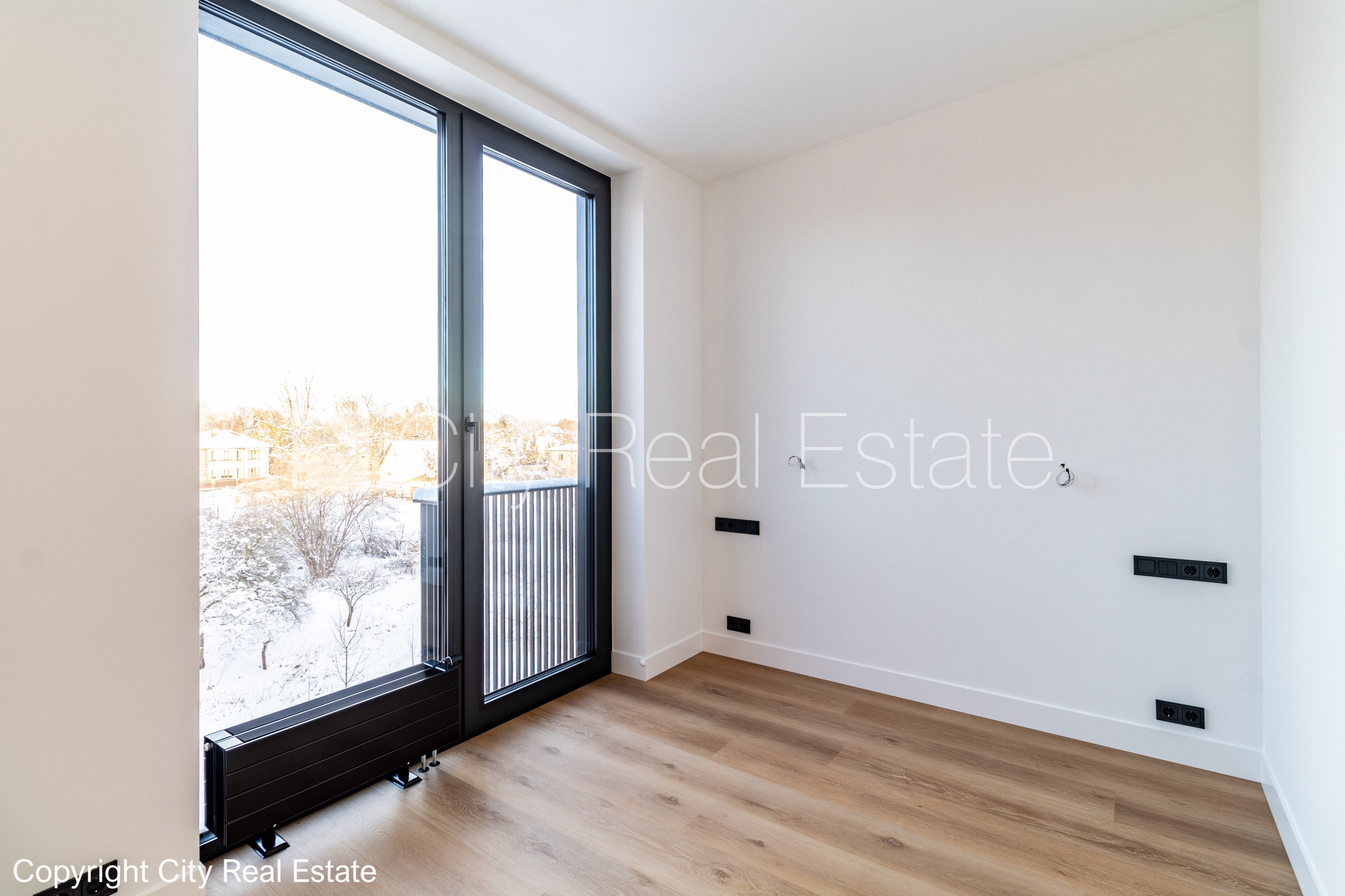 Sludinājumi. Jaunceltne, labiekārtots apzaļumots pagalms, bruģēts piebraucamais ceļš, slēgts pagalms, Cena: 275000 EUR Foto #19