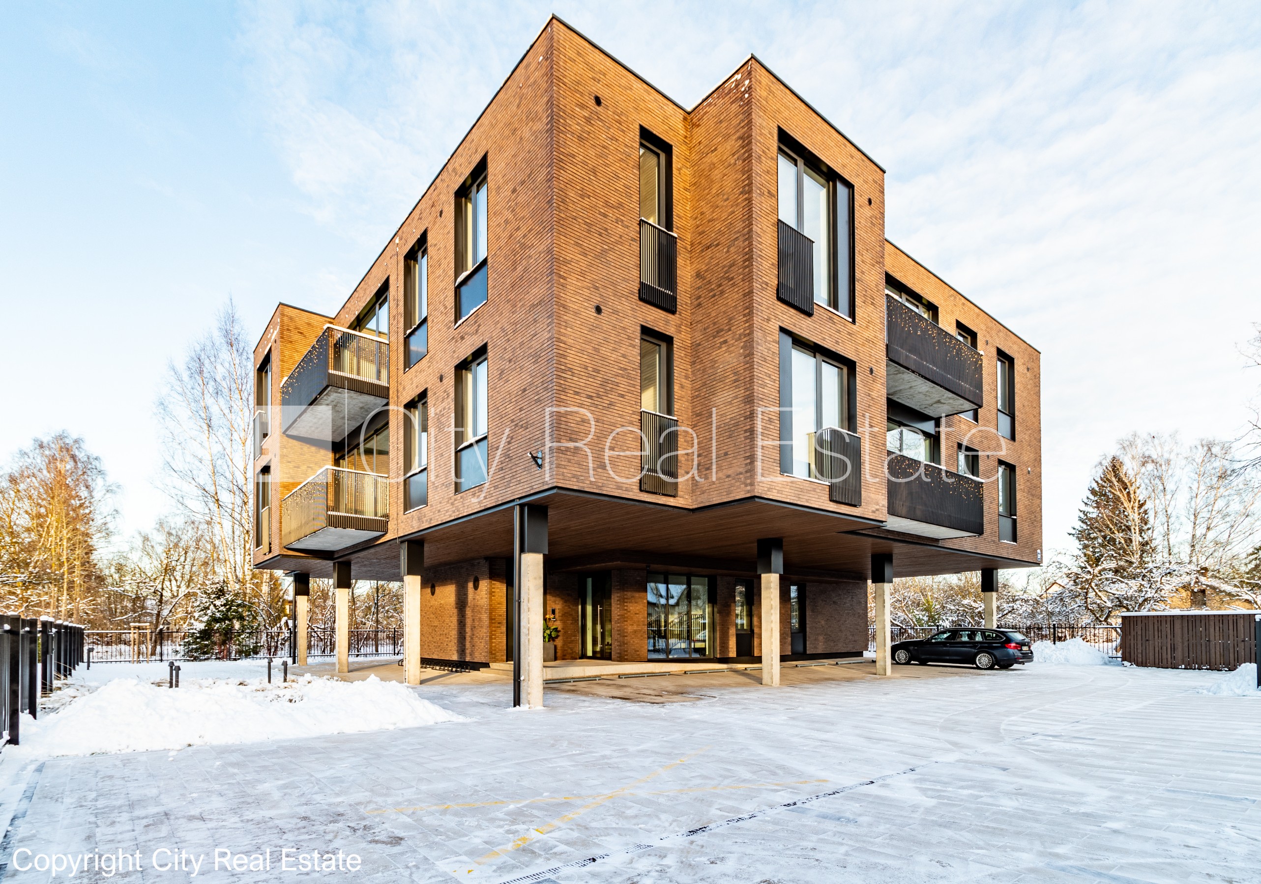 Sludinājumi. Jaunceltne, labiekārtots apzaļumots pagalms, bruģēts piebraucamais ceļš, slēgts pagalms, Cena: 275000 EUR Foto #1