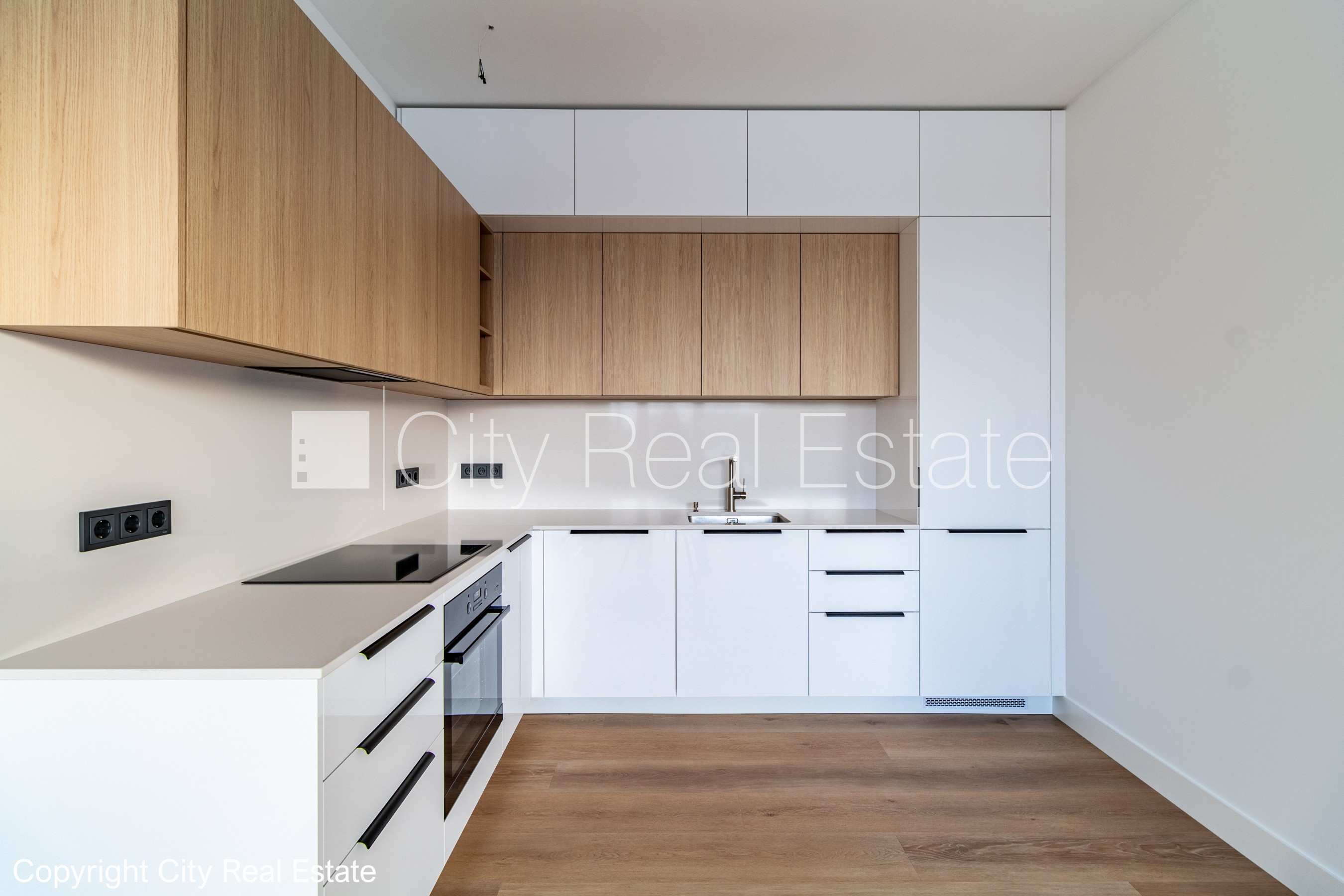 Sludinājumi. Jaunceltne, labiekārtots apzaļumots pagalms, bruģēts piebraucamais ceļš, slēgts pagalms, Cena: 275000 EUR Foto #7