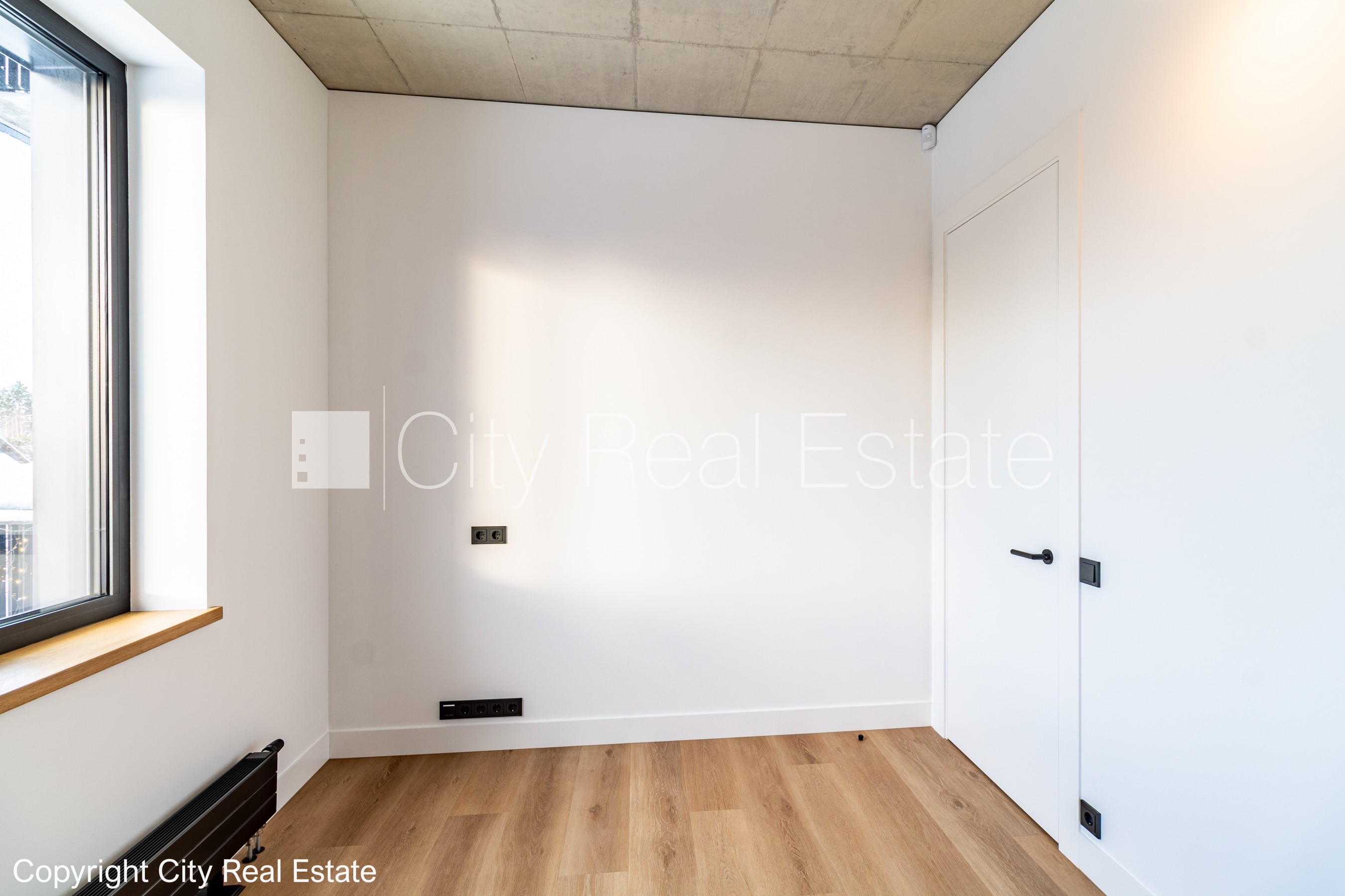 Sludinājumi. Jaunceltne, labiekārtots apzaļumots pagalms, bruģēts piebraucamais ceļš, slēgts pagalms, Cena: 275000 EUR Foto #14