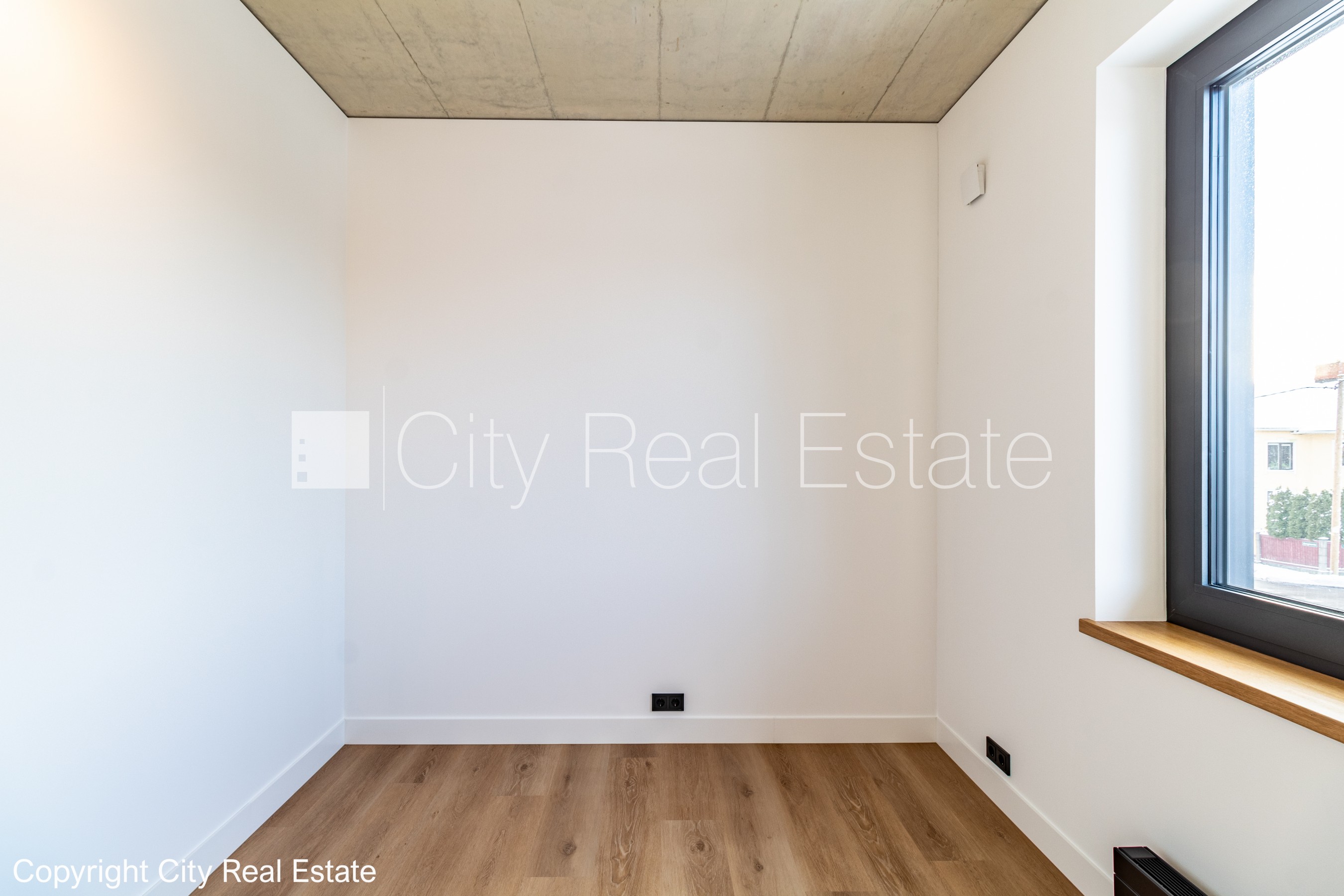 Sludinājumi. Jaunceltne, labiekārtots apzaļumots pagalms, bruģēts piebraucamais ceļš, slēgts pagalms, Cena: 275000 EUR Foto #13