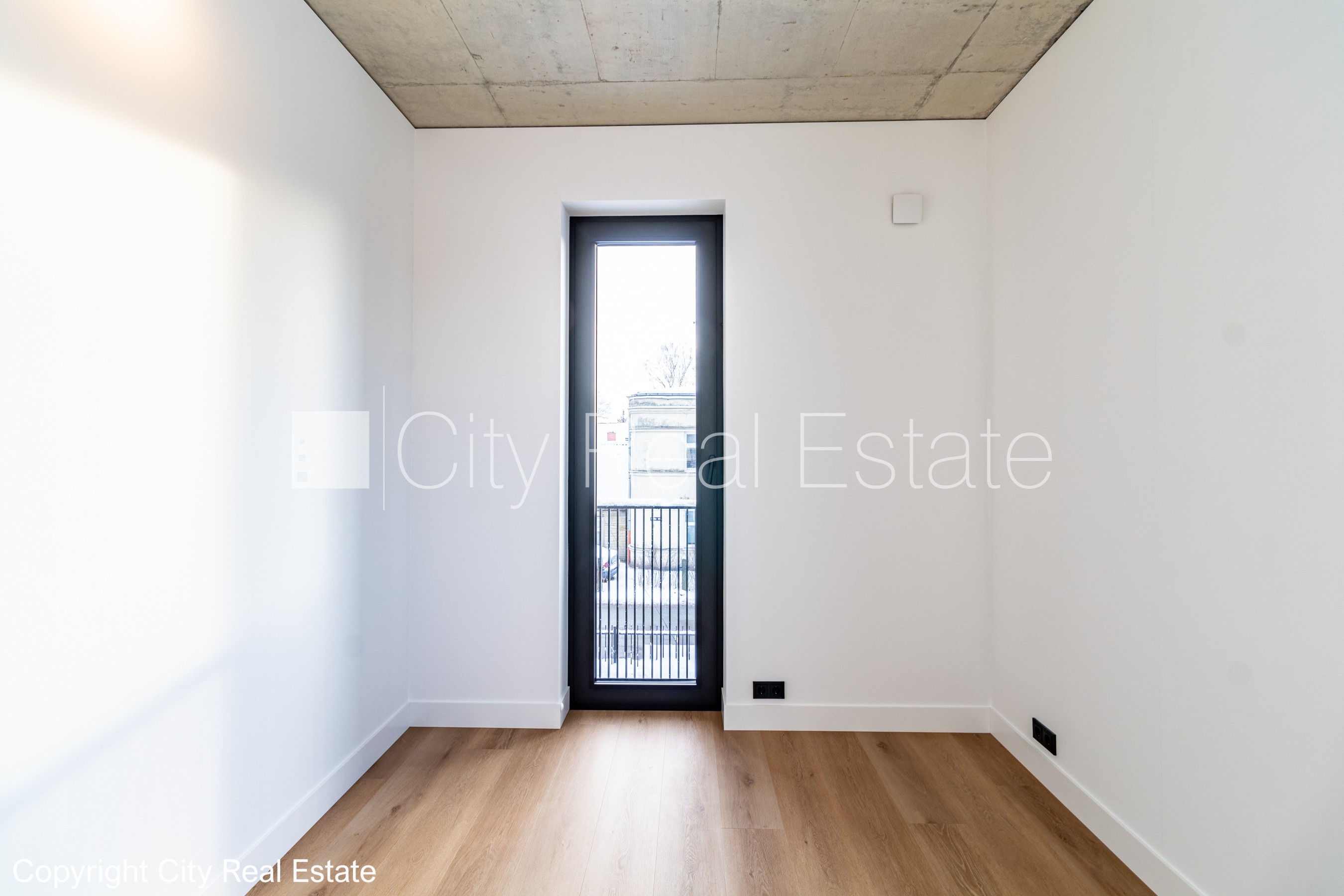 Sludinājumi. Jaunceltne, labiekārtots apzaļumots pagalms, bruģēts piebraucamais ceļš, slēgts pagalms, Cena: 275000 EUR Foto #16