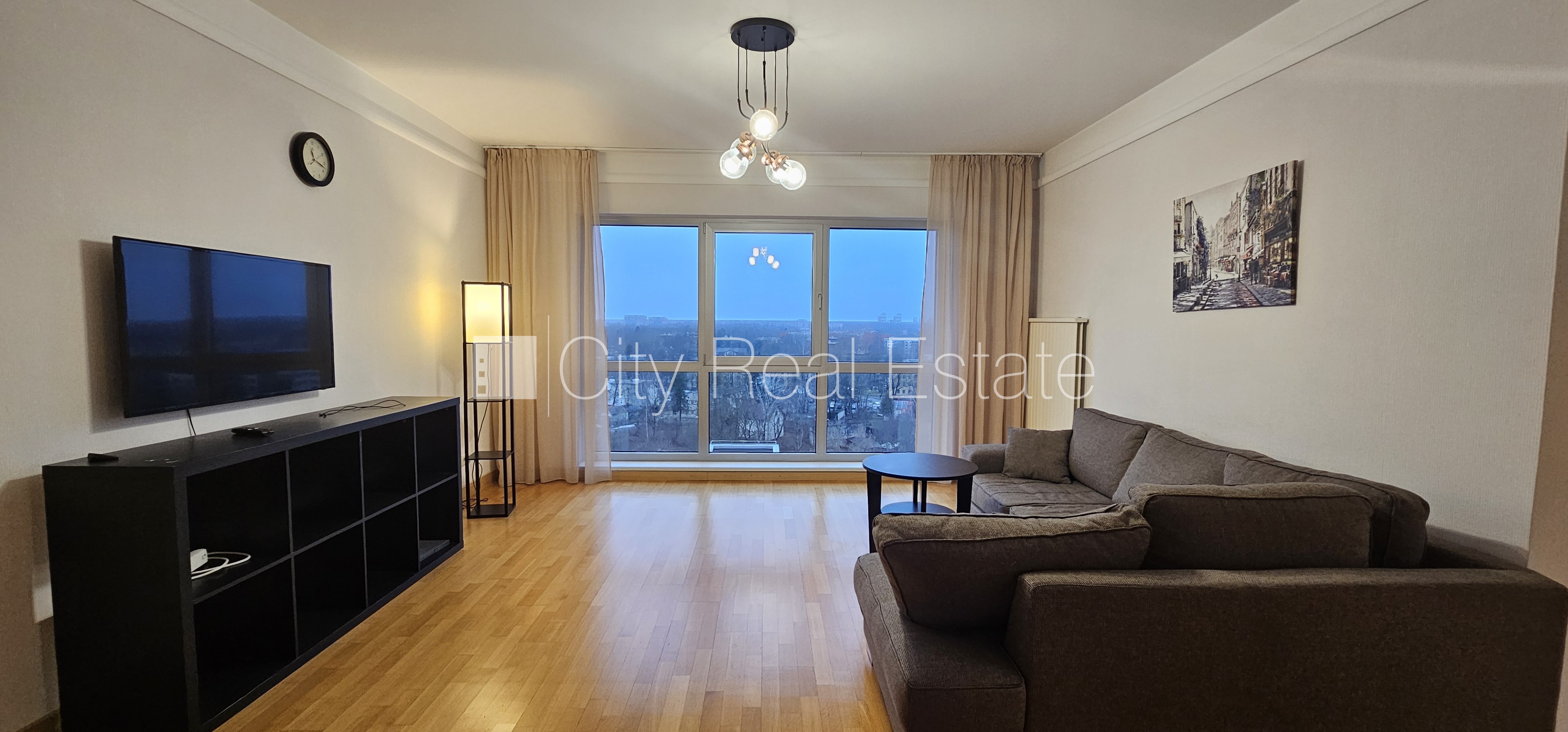 Sludinājumi. Jaunceltne, vieta vairākām automašīnām, iespēja nomāt pazemes autostāvvietu, pagalmā bērnu spēļu Cena: 820 EUR/mēn Foto #5