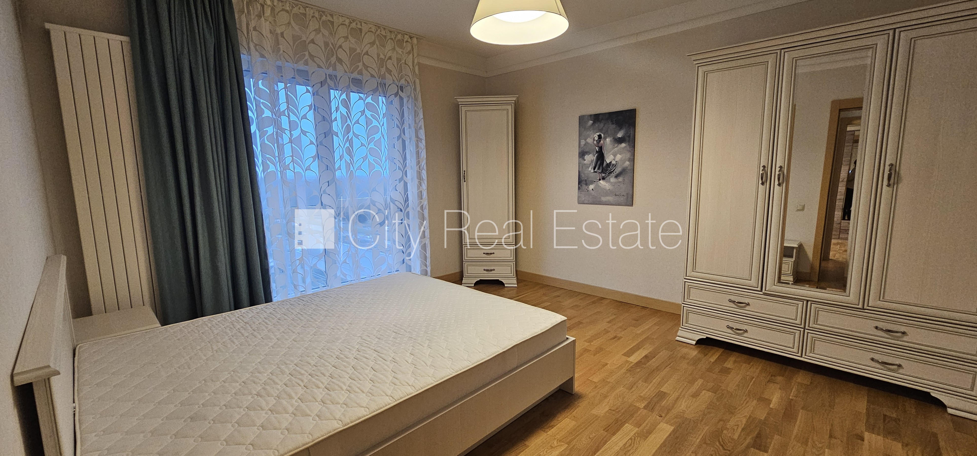 Sludinājumi. Jaunceltne, vieta vairākām automašīnām, iespēja nomāt pazemes autostāvvietu, pagalmā bērnu spēļu Cena: 820 EUR/mēn Foto #13