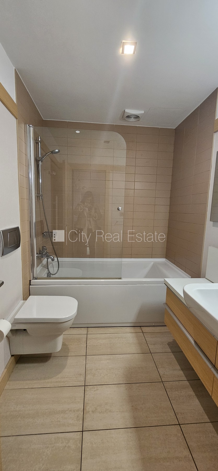 Sludinājumi. Jaunceltne, vieta vairākām automašīnām, iespēja nomāt pazemes autostāvvietu, pagalmā bērnu spēļu Cena: 820 EUR/mēn Foto #11